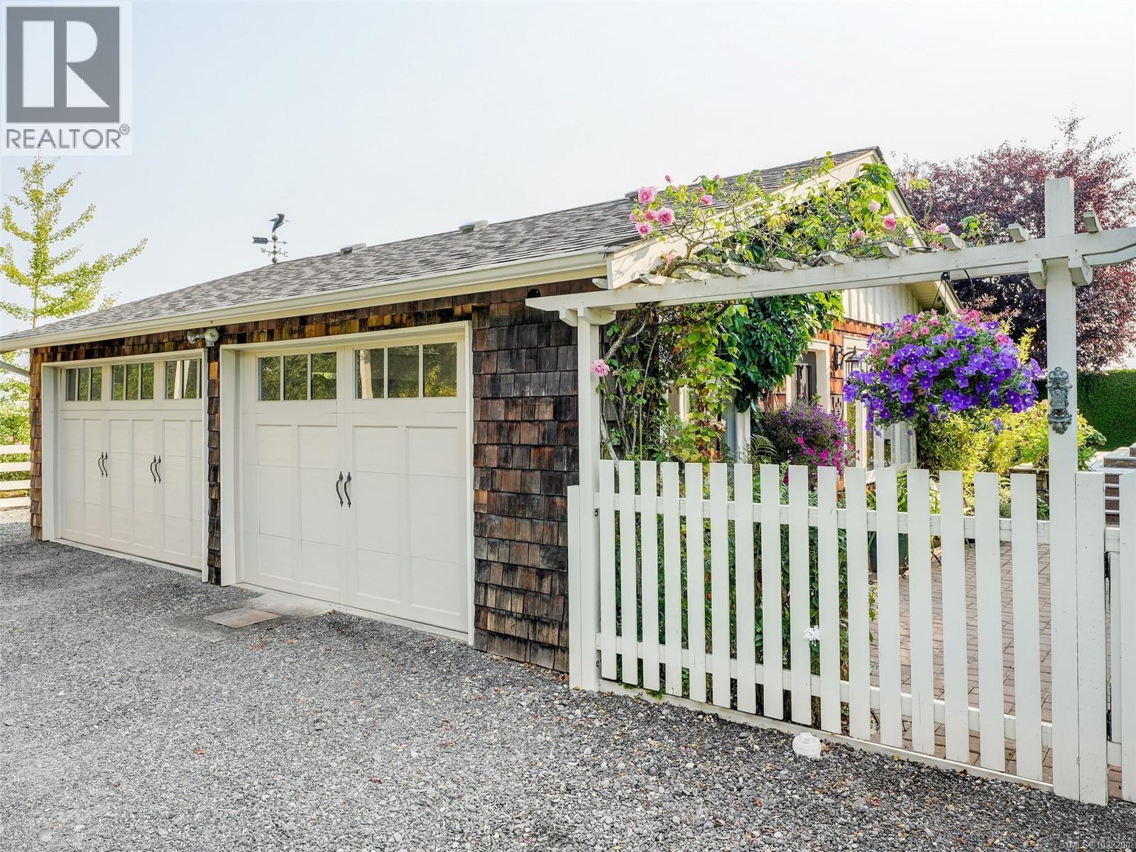 1974 Hovey Rd, Central Saanich