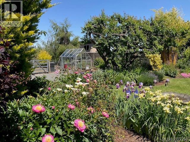 1974 Hovey Rd, Central Saanich