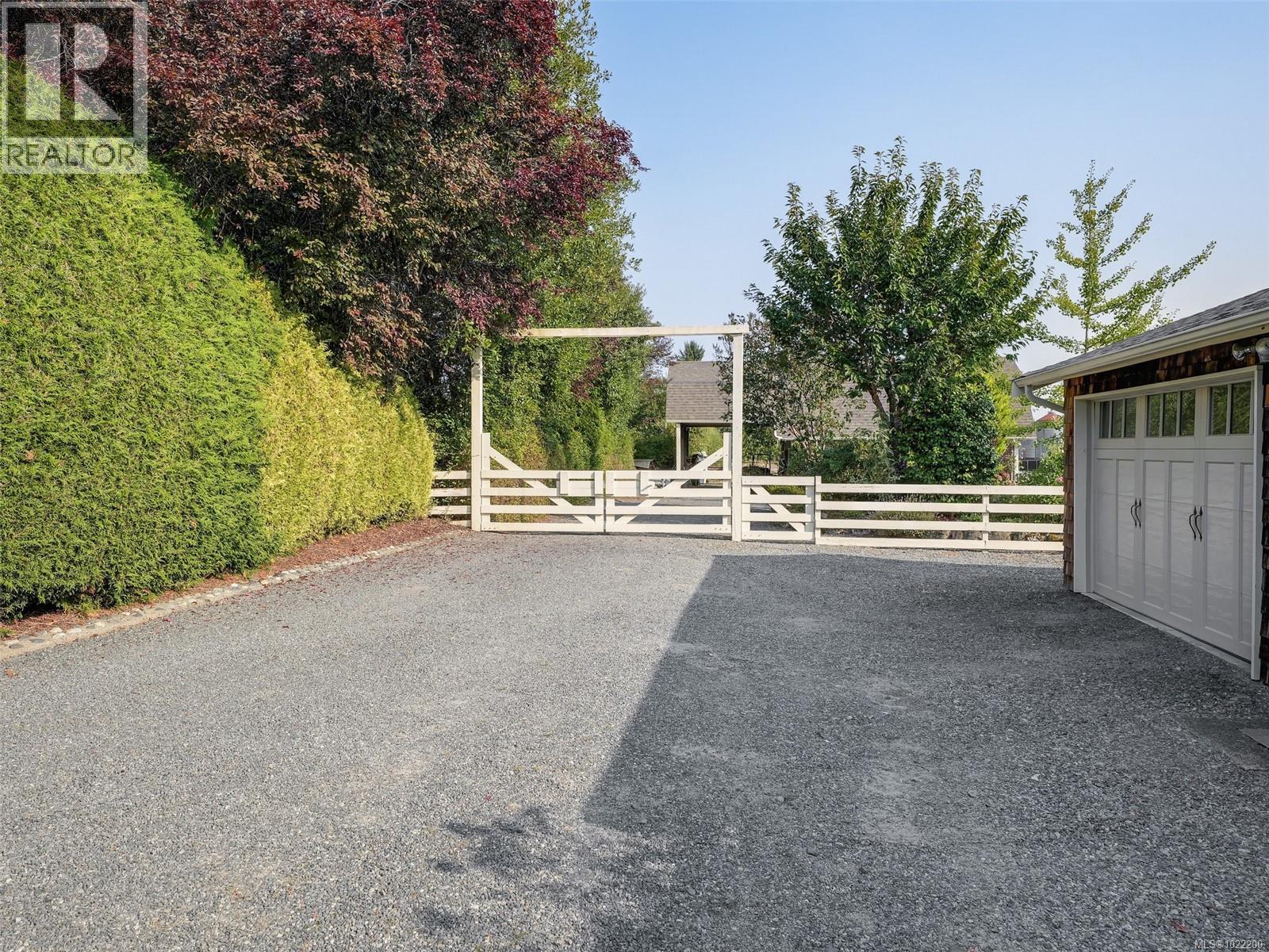 1974 Hovey Rd, Central Saanich