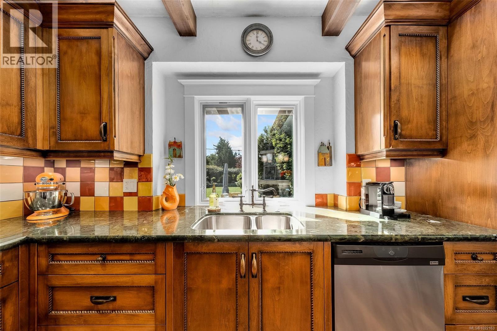 5388 Parker Ave, Saanich