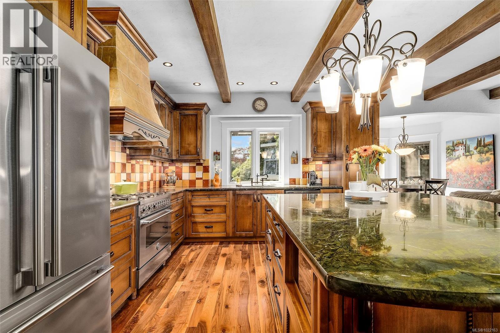 5388 Parker Ave, Saanich