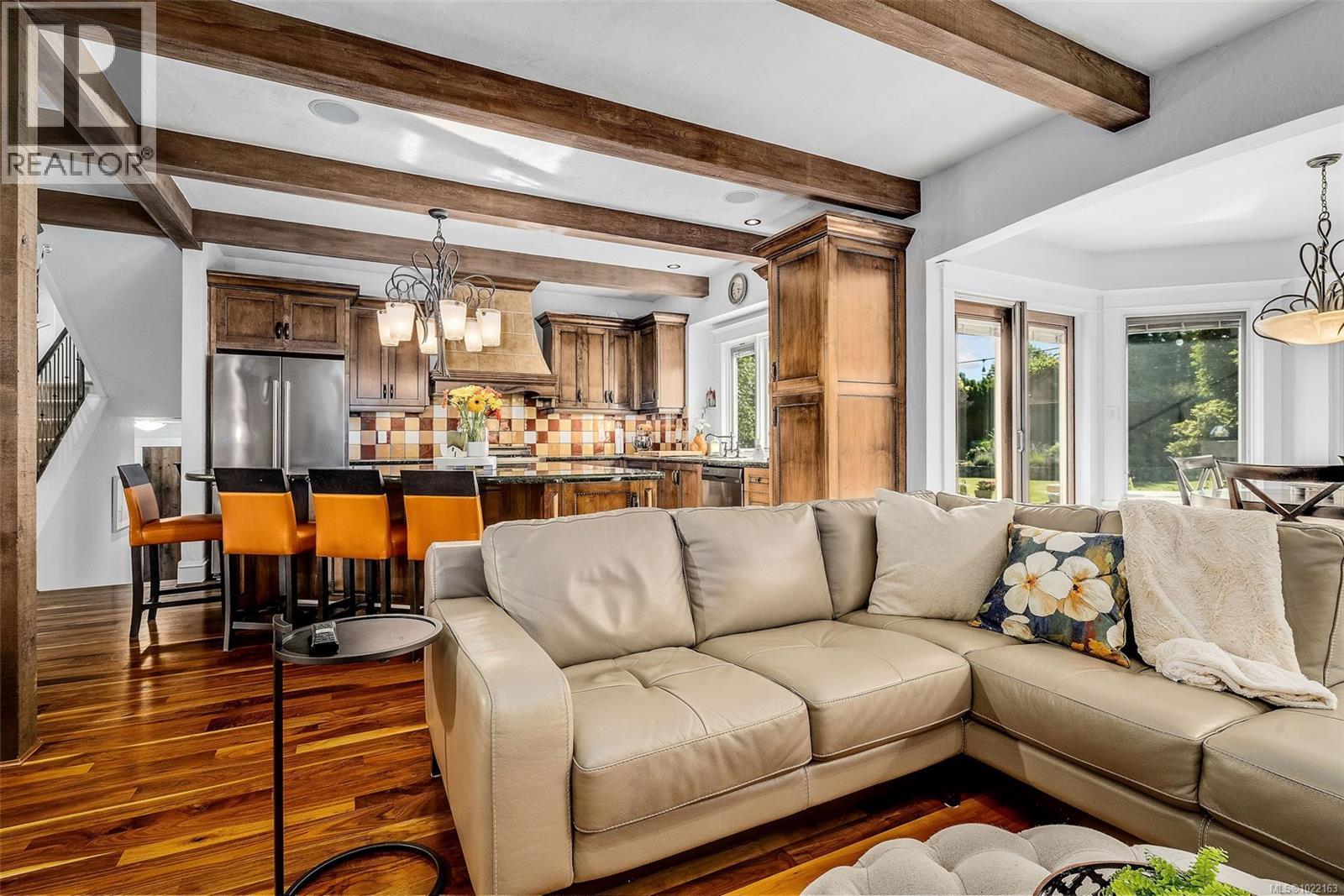 5388 Parker Ave, Saanich