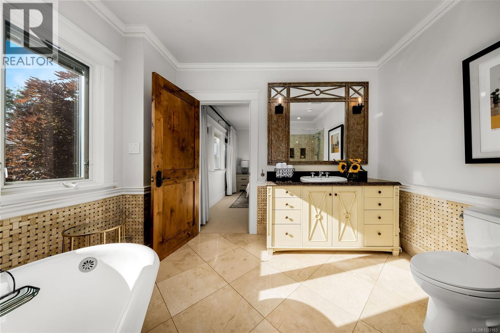 5388 Parker Ave, Saanich