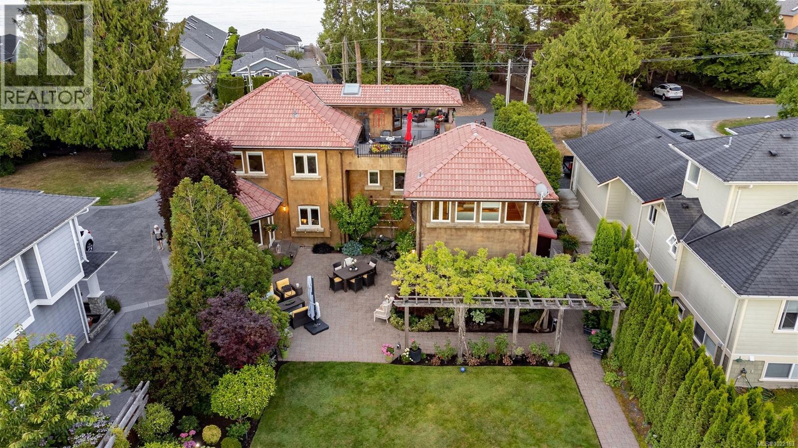 5388 Parker Ave, Saanich