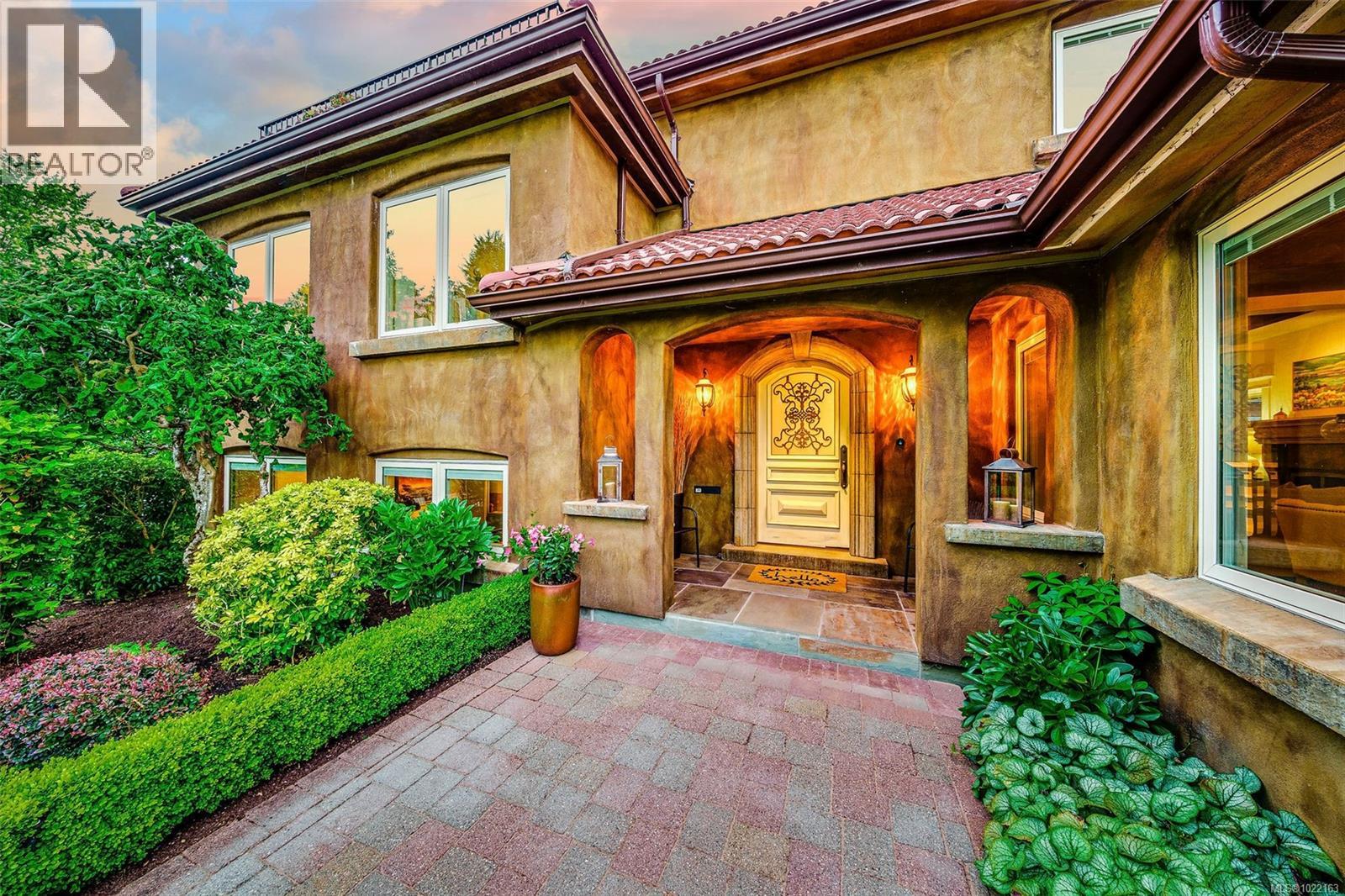 5388 Parker Ave, Saanich