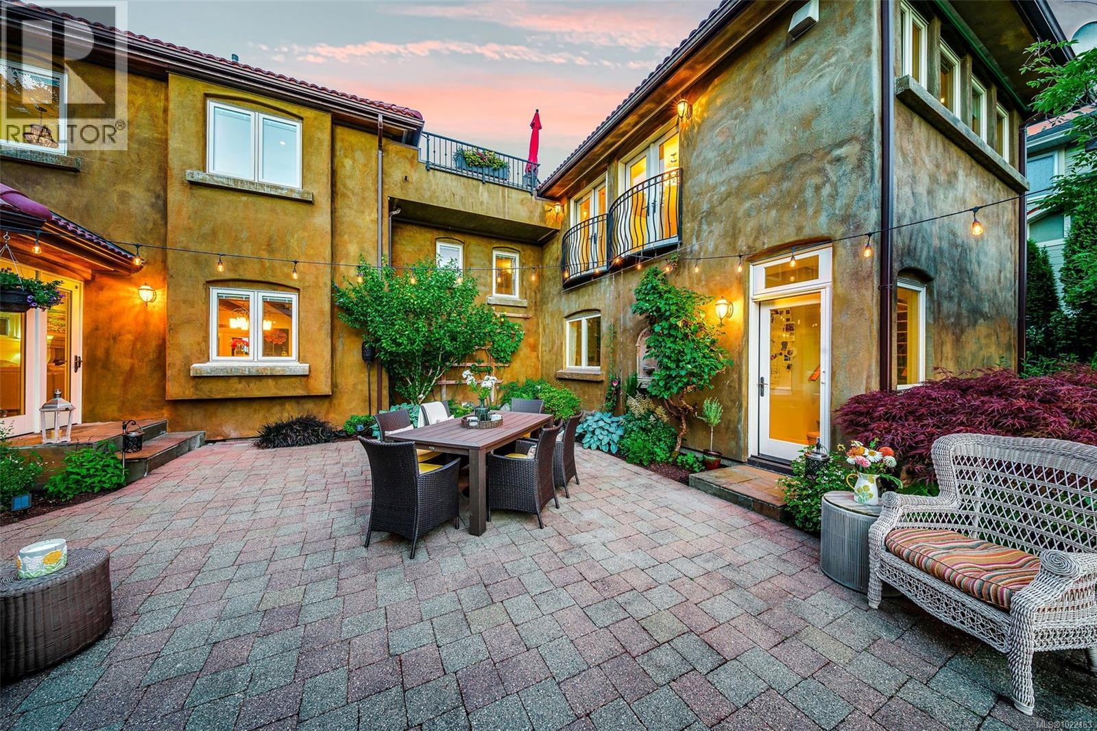 5388 Parker Ave, Saanich