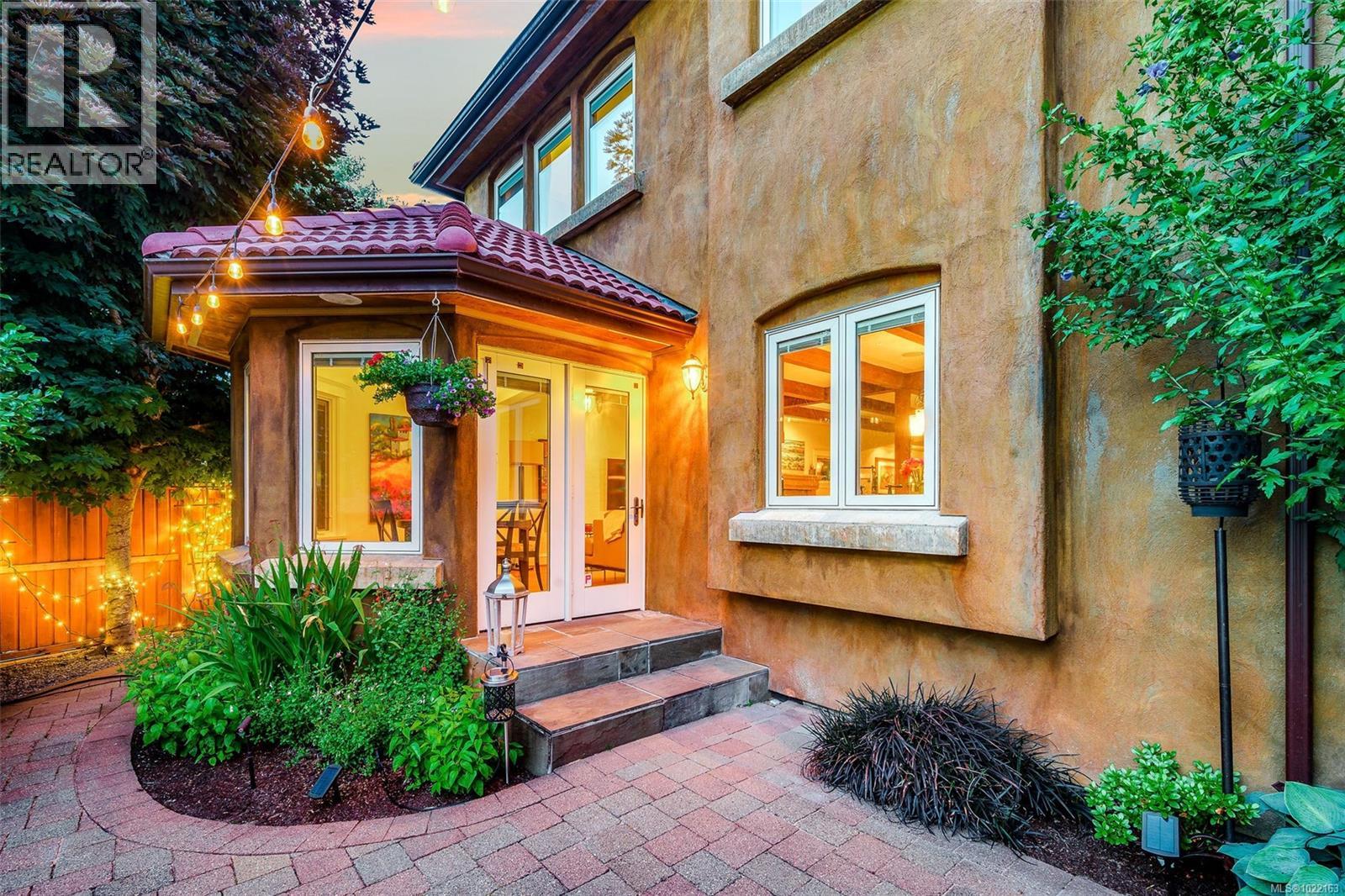 5388 Parker Ave, Saanich