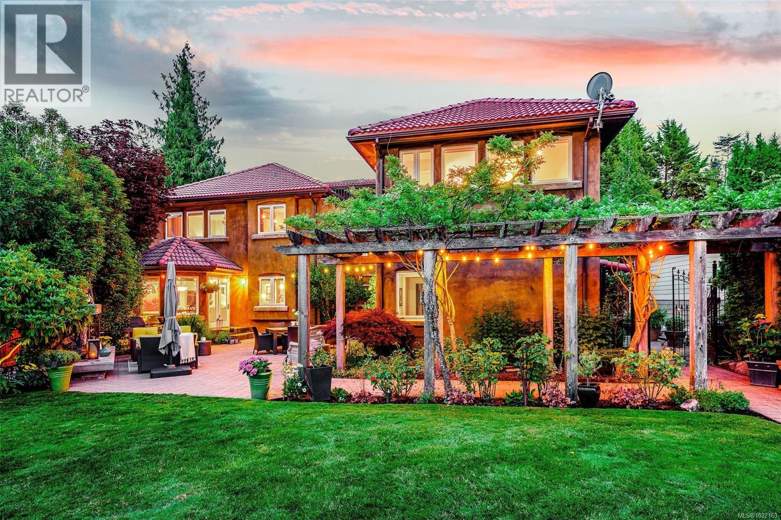 5388 Parker Ave, Saanich