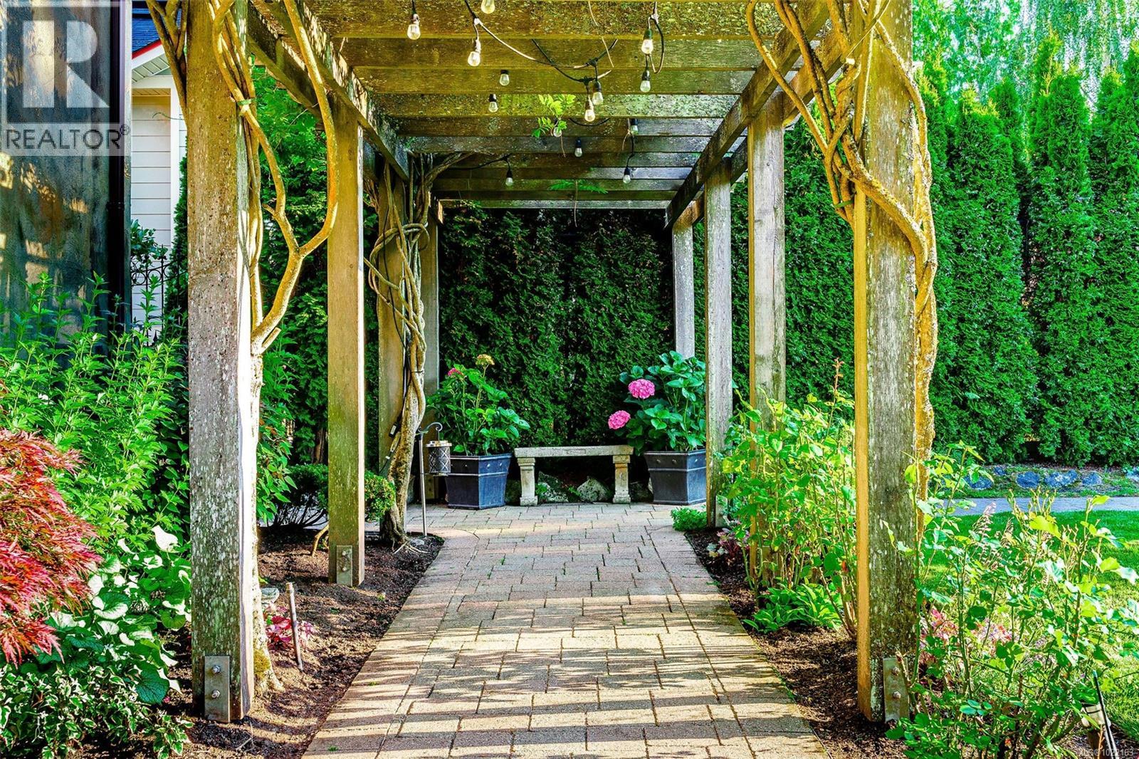 5388 Parker Ave, Saanich