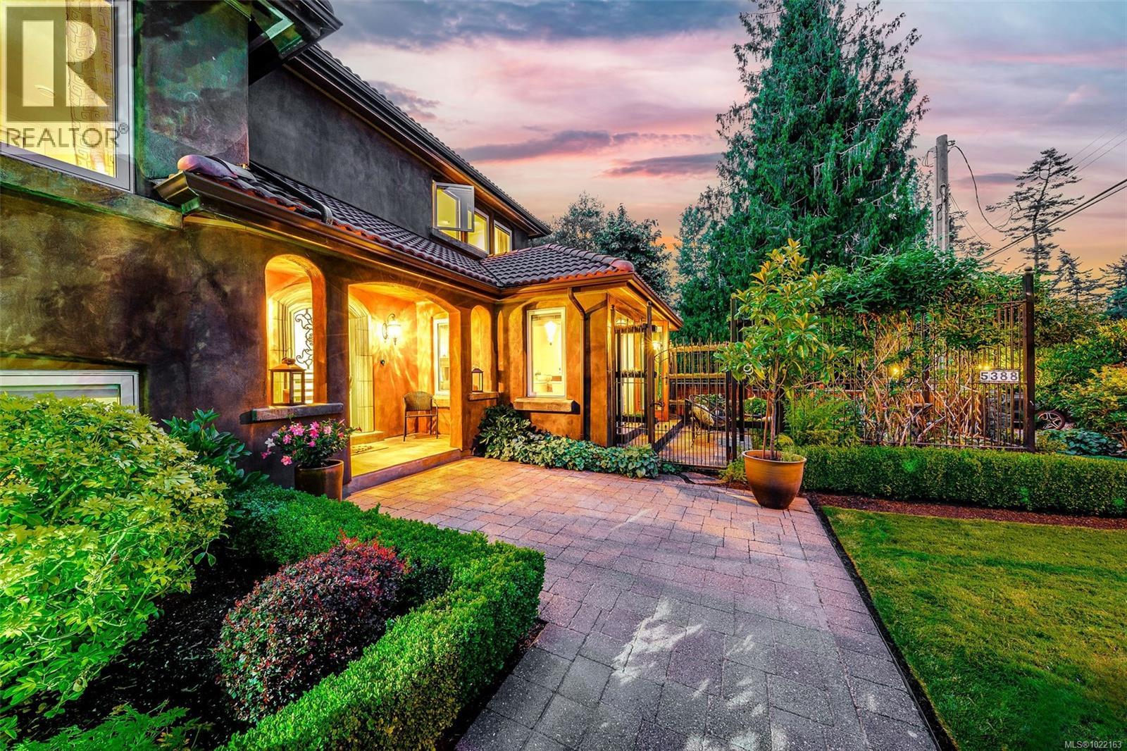 5388 Parker Ave, Saanich