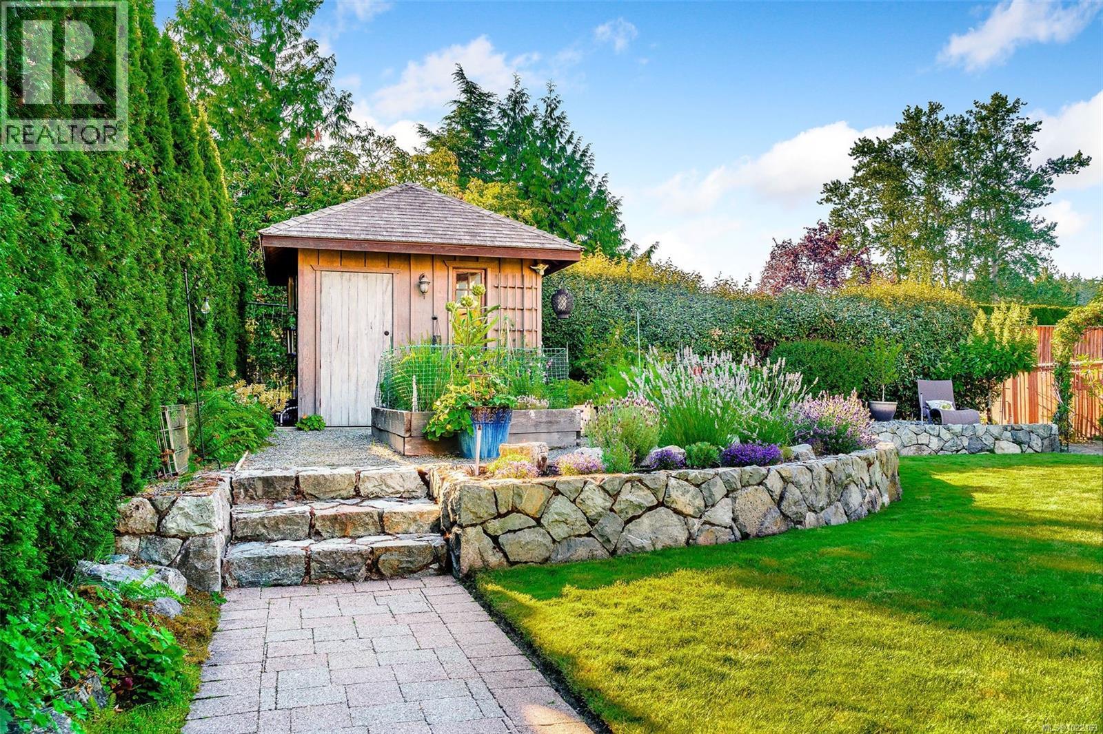 5388 Parker Ave, Saanich