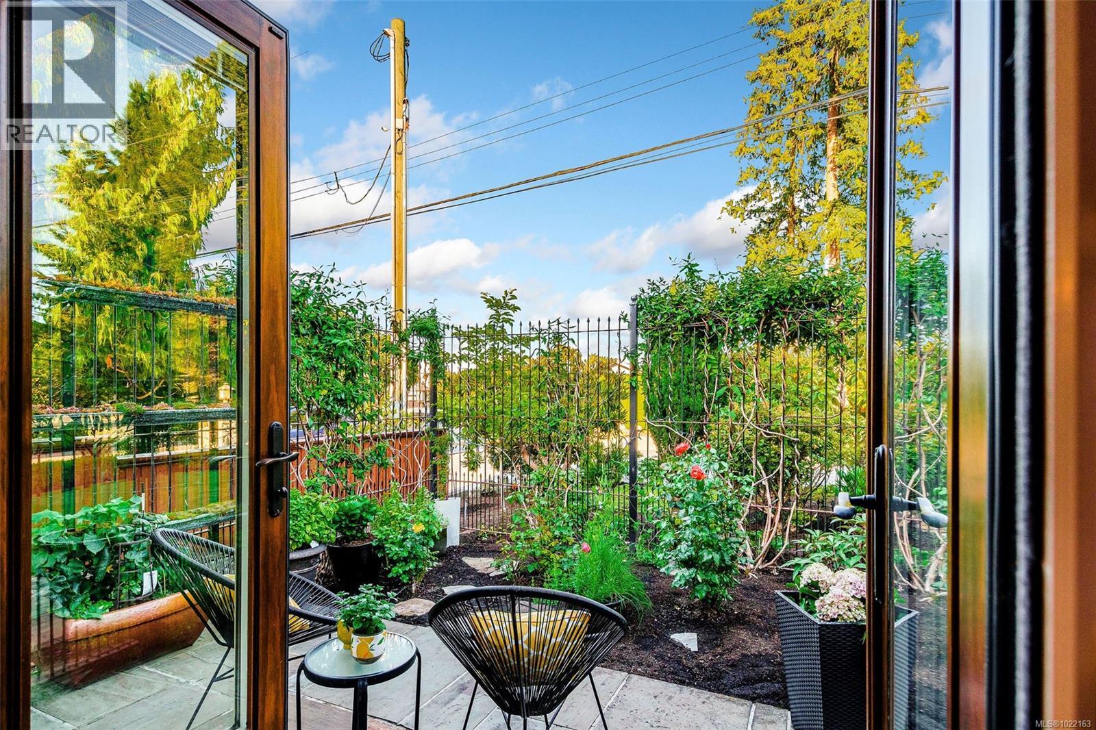 5388 Parker Ave, Saanich