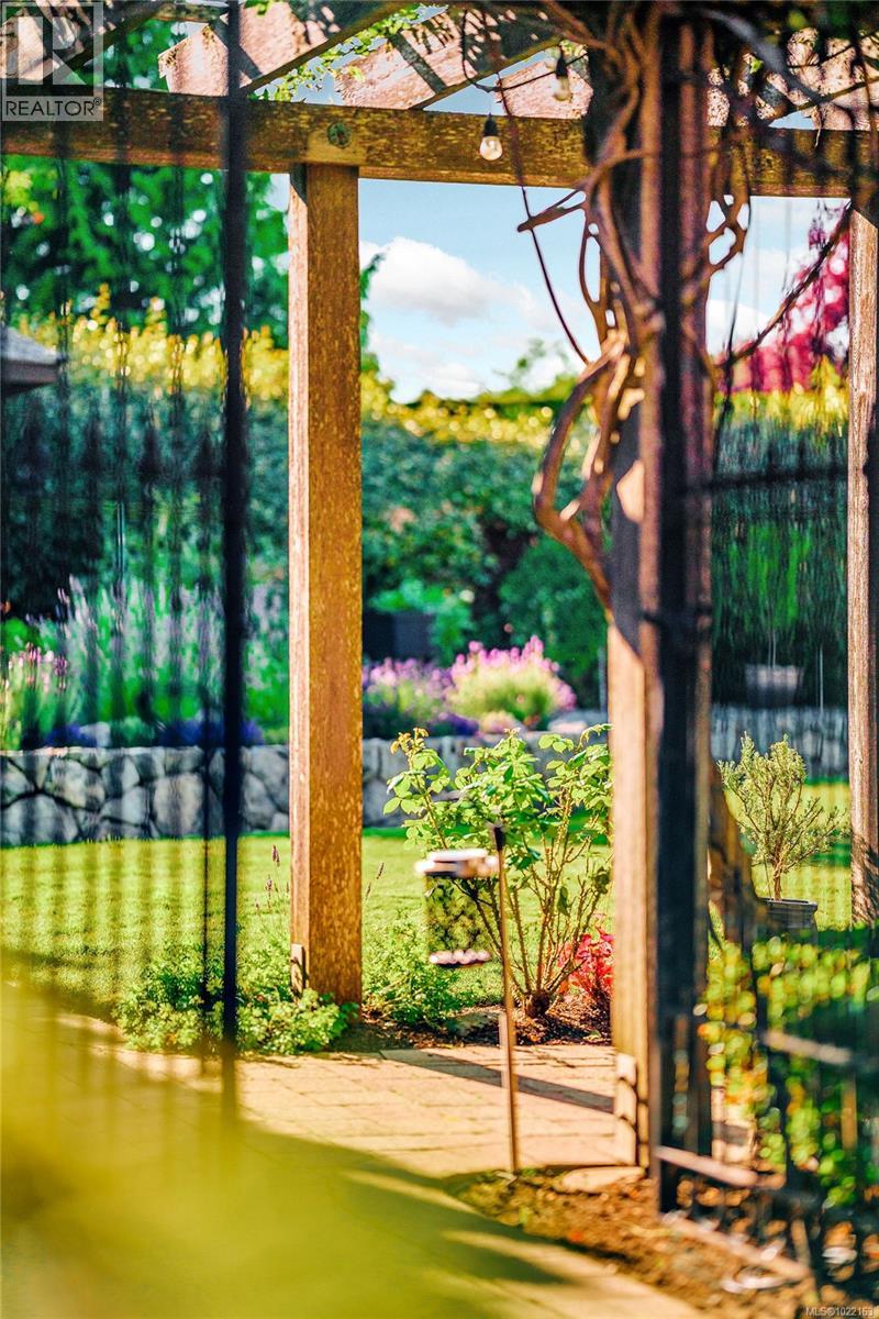 5388 Parker Ave, Saanich