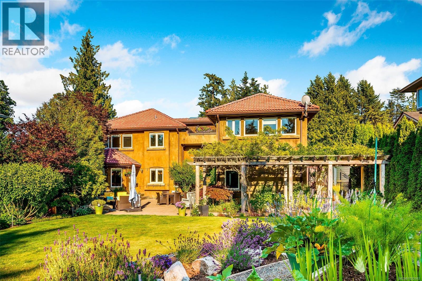 5388 Parker Ave, Saanich