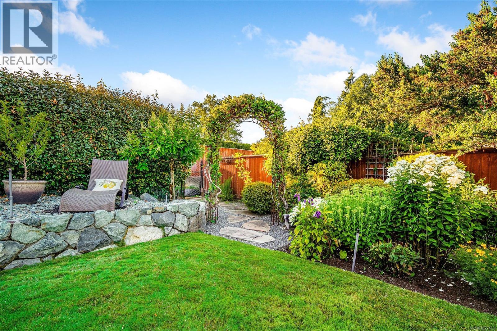 5388 Parker Ave, Saanich