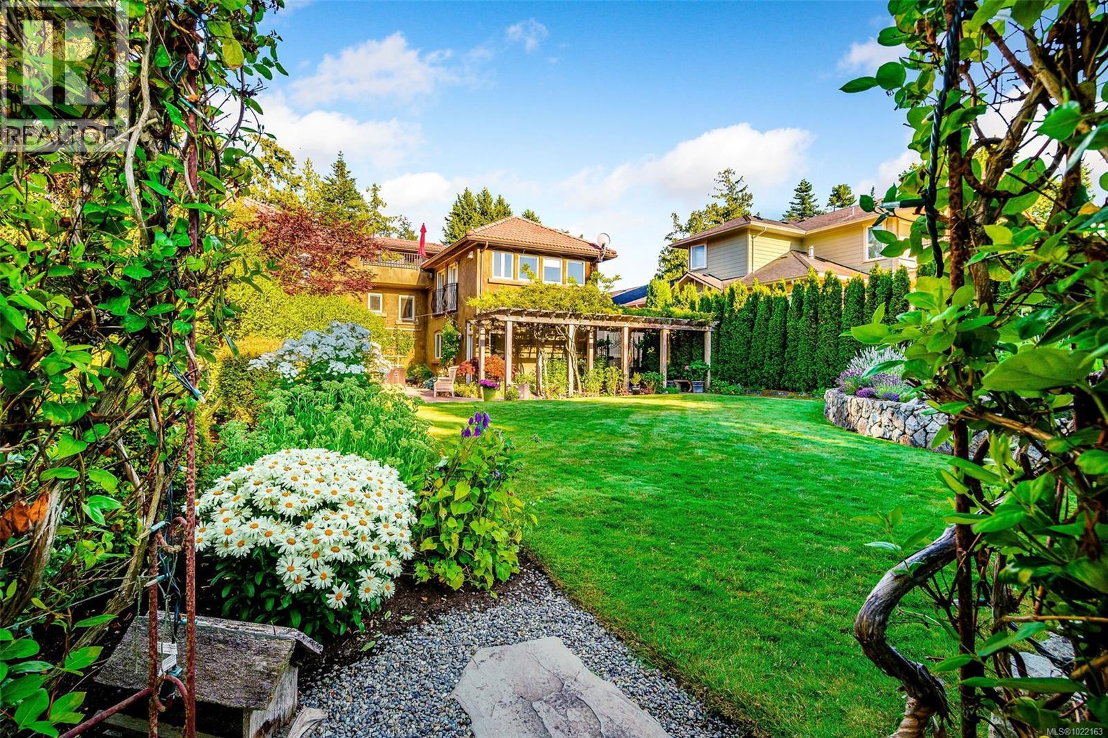 5388 Parker Ave, Saanich