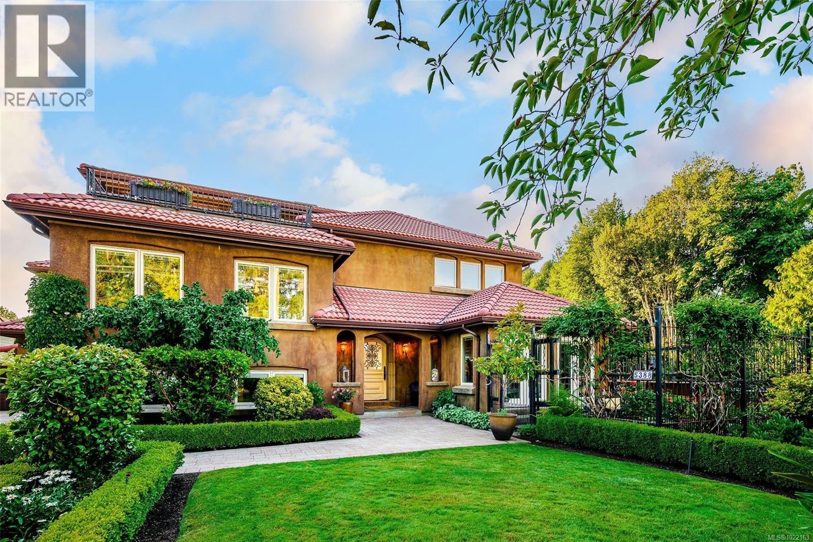 5388 Parker Ave, Saanich