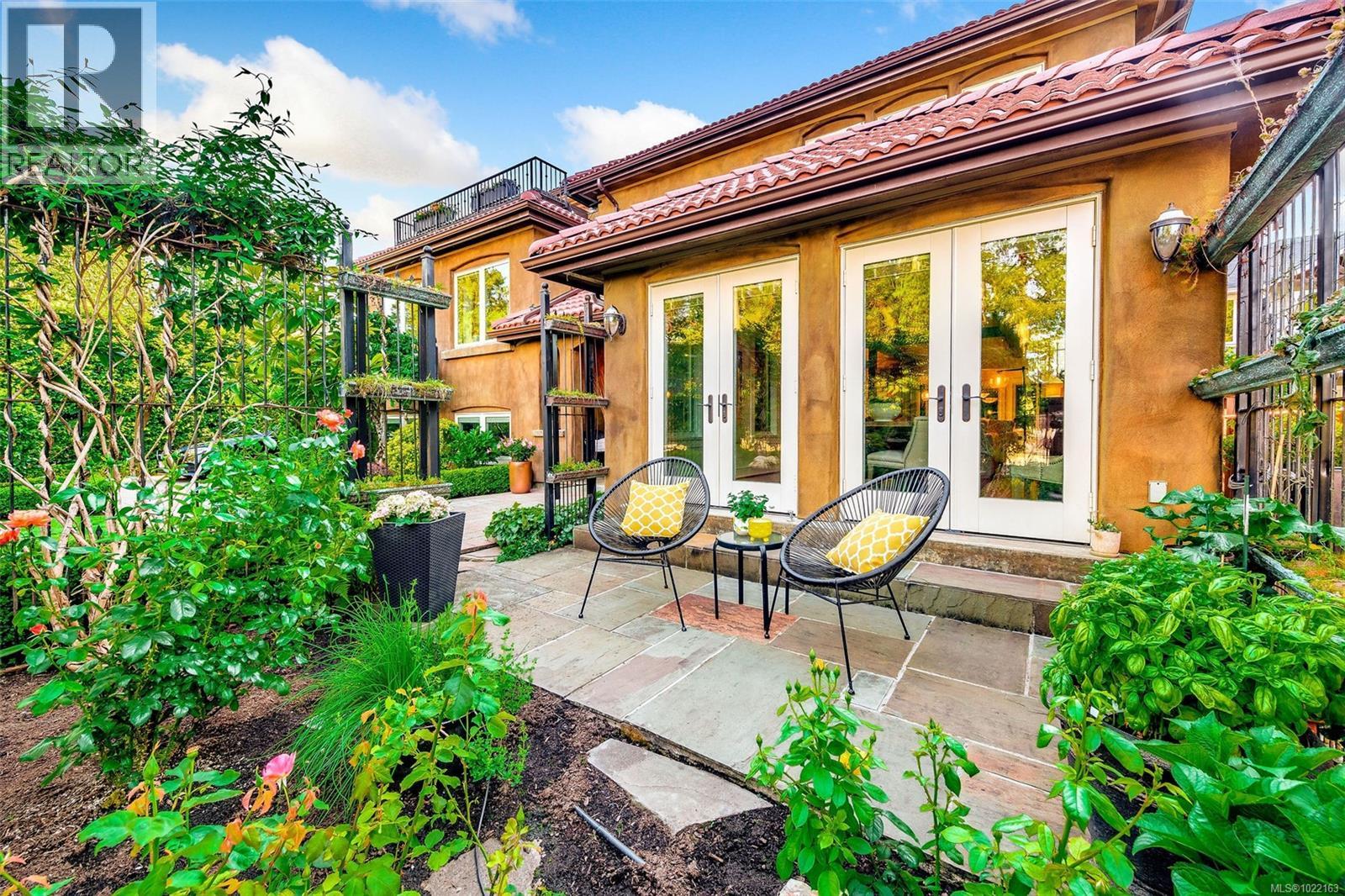 5388 Parker Ave, Saanich