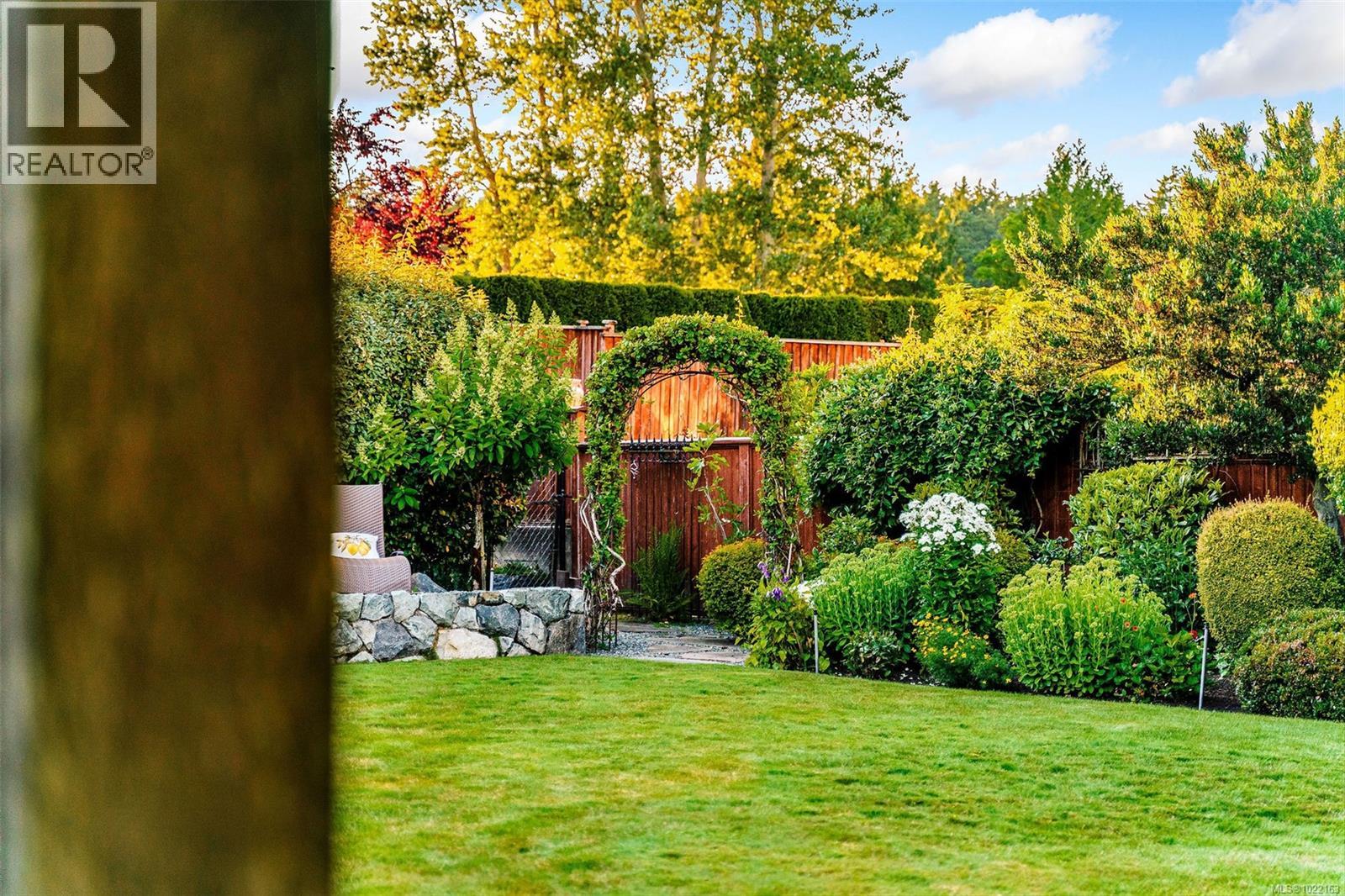 5388 Parker Ave, Saanich