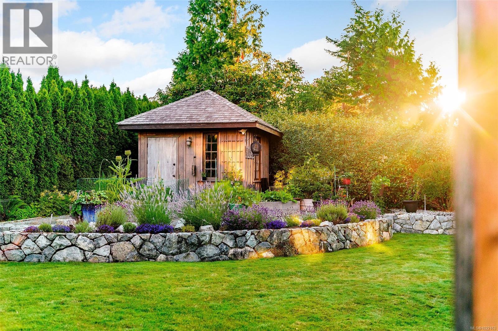 5388 Parker Ave, Saanich