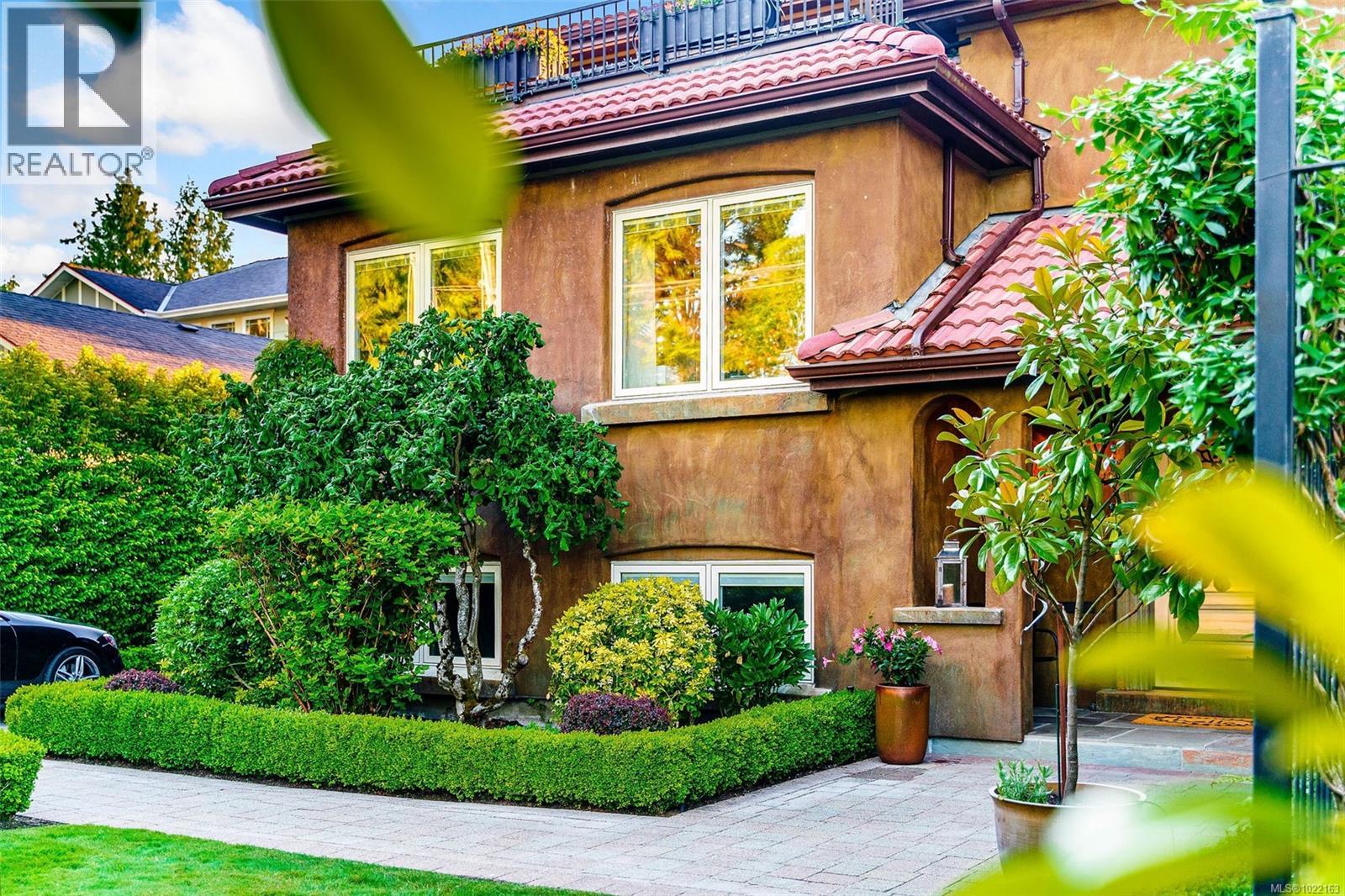 5388 Parker Ave, Saanich