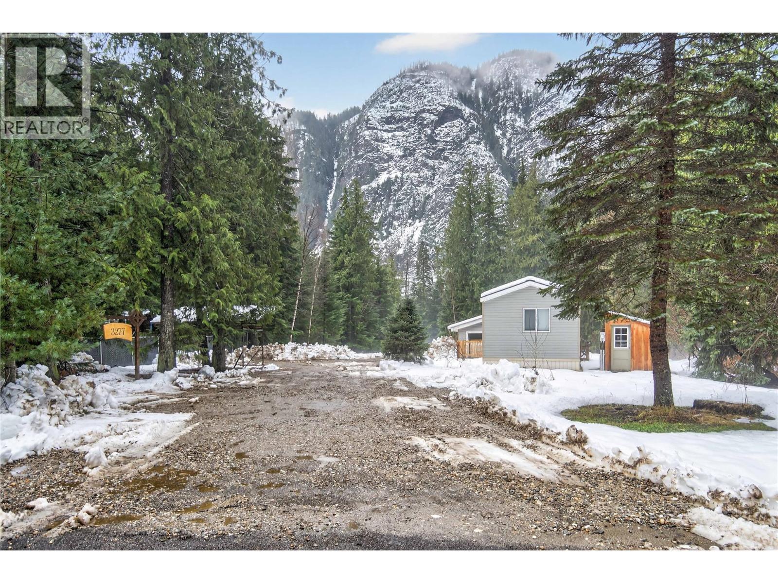 3277 Loschinski Road, Revelstoke