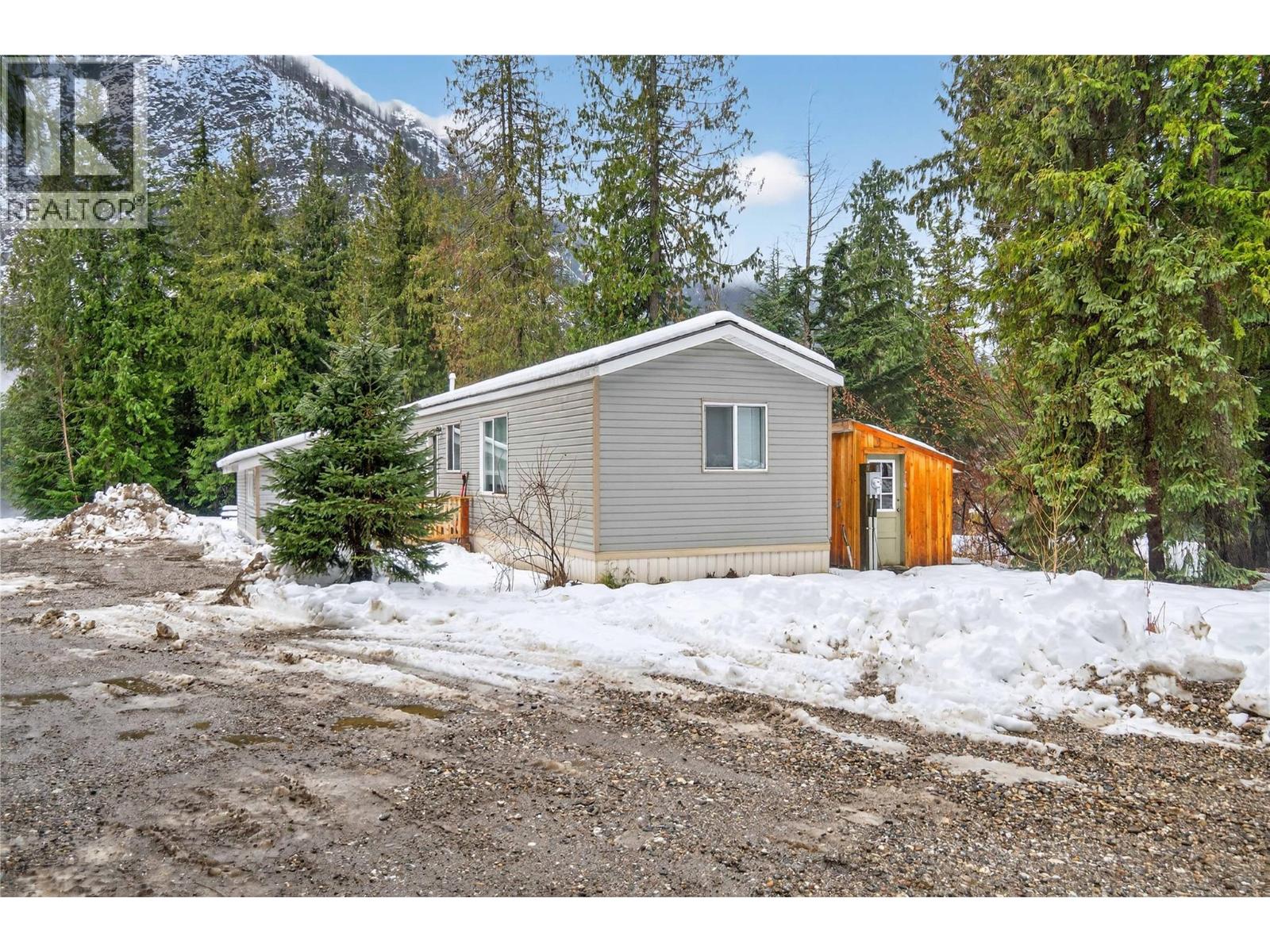 3277 Loschinski Road, Revelstoke