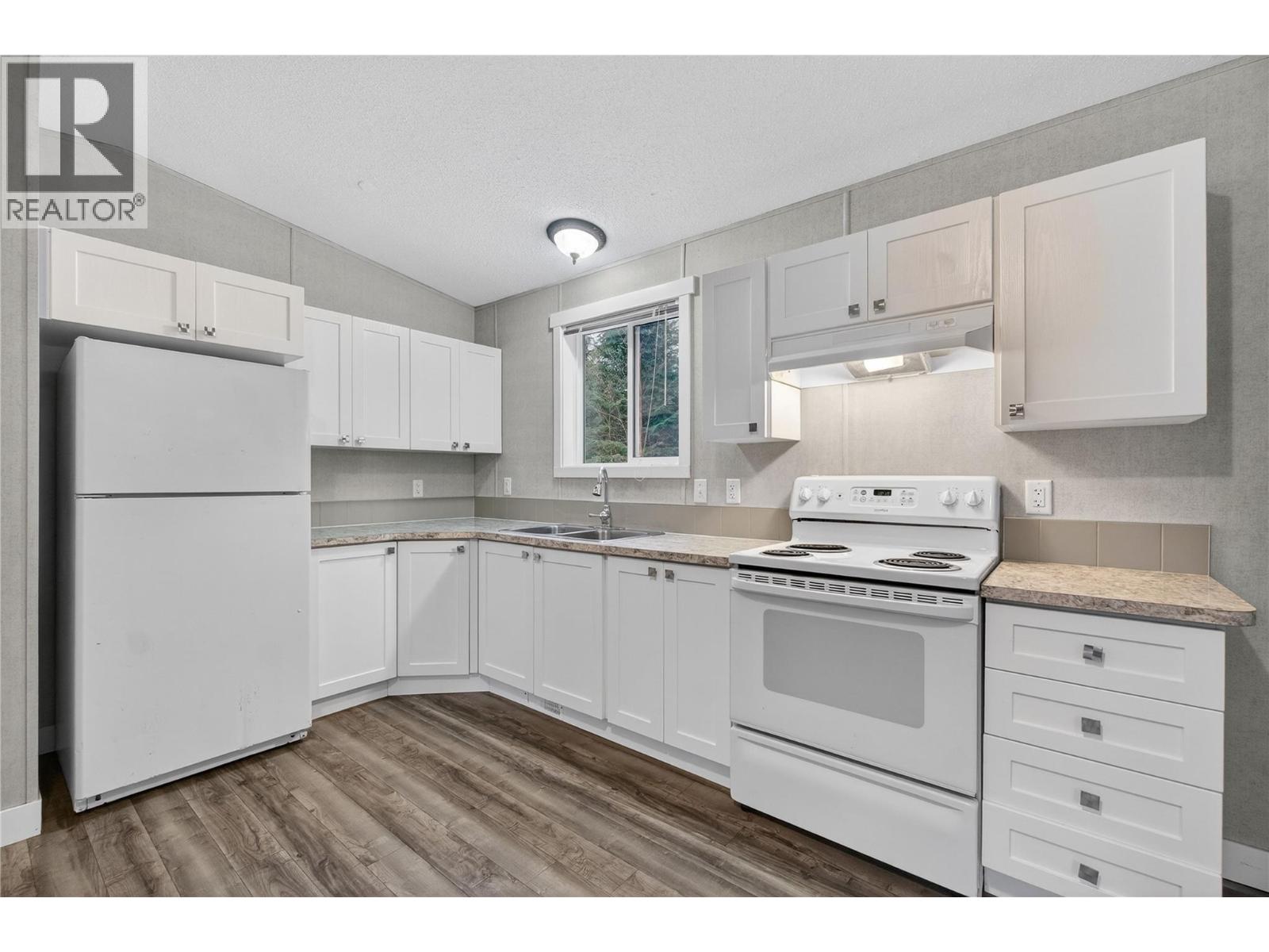 3277 Loschinski Road, Revelstoke