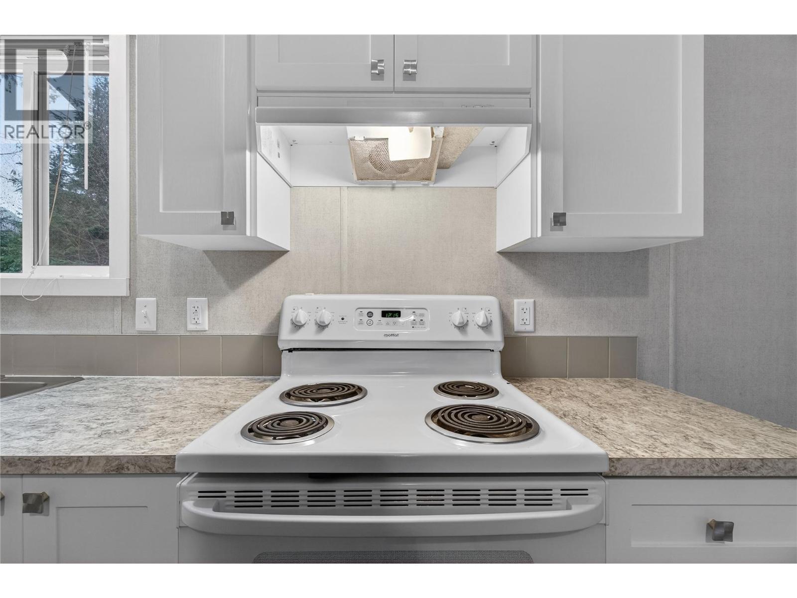 3277 Loschinski Road, Revelstoke