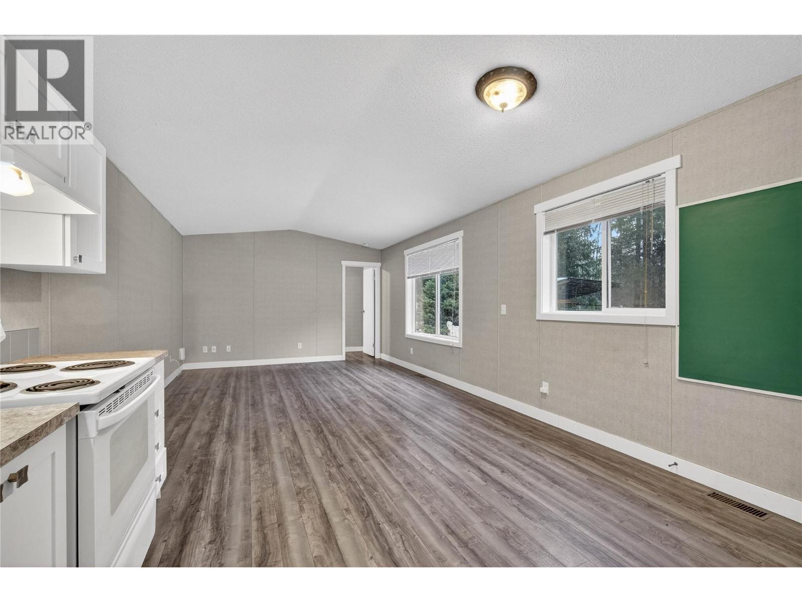 3277 Loschinski Road, Revelstoke