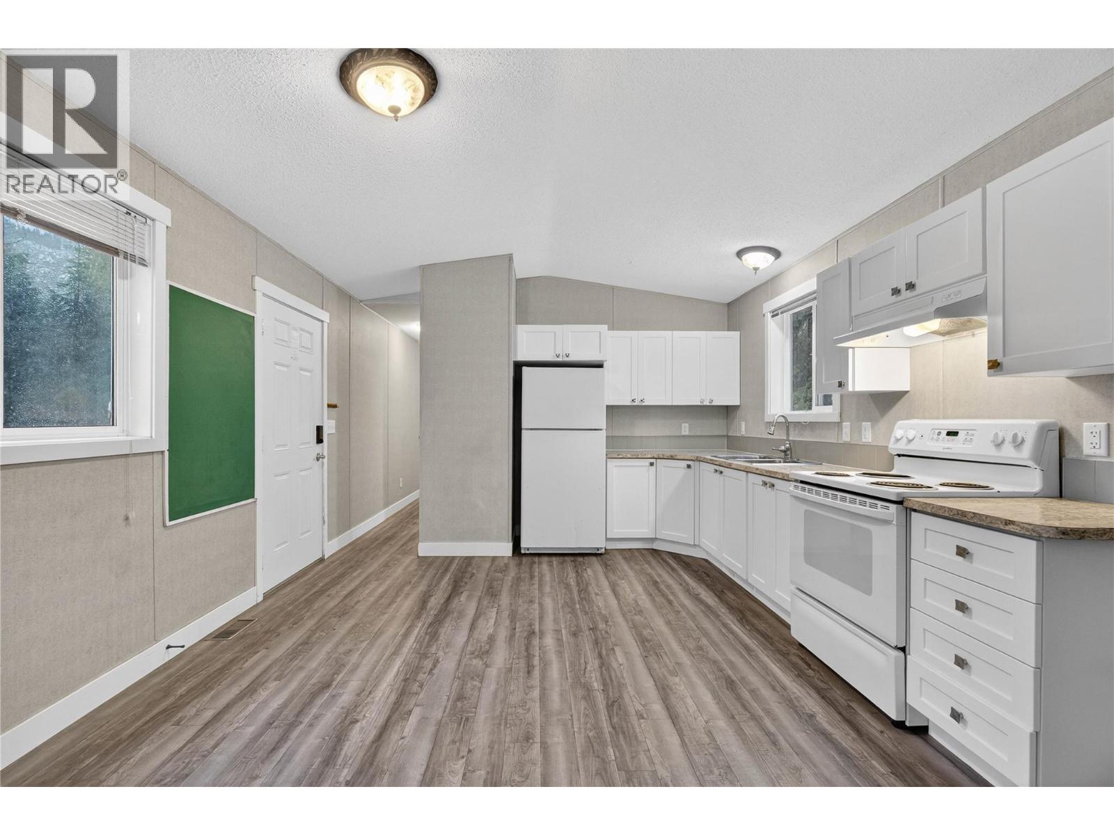 3277 Loschinski Road, Revelstoke