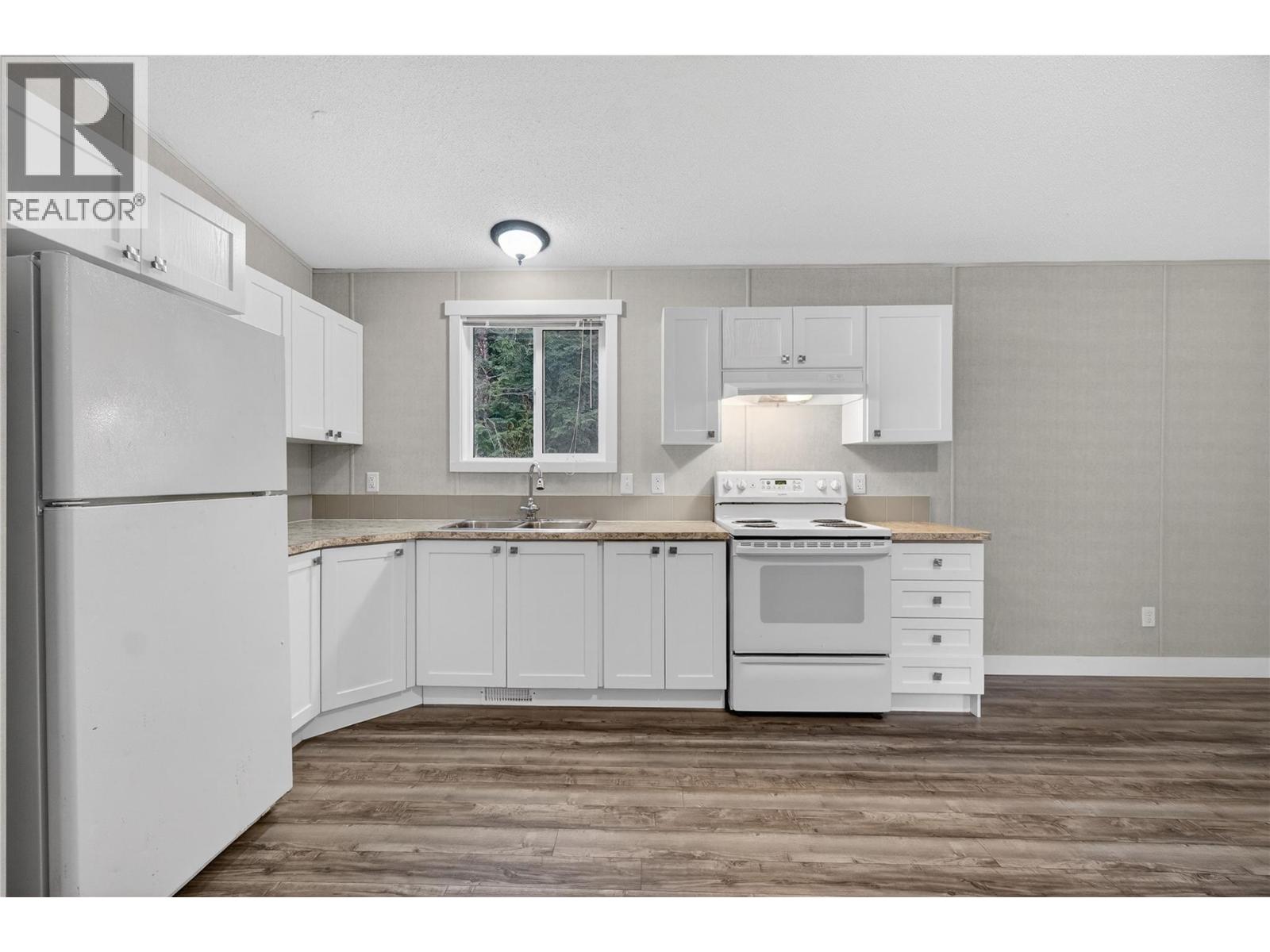 3277 Loschinski Road, Revelstoke