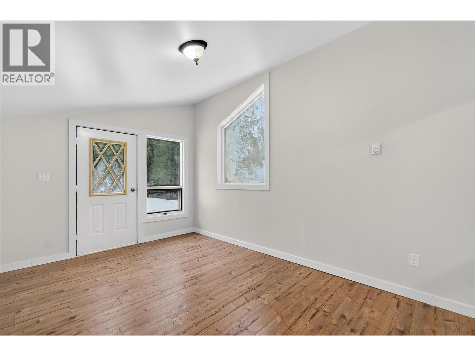 3277 Loschinski Road, Revelstoke