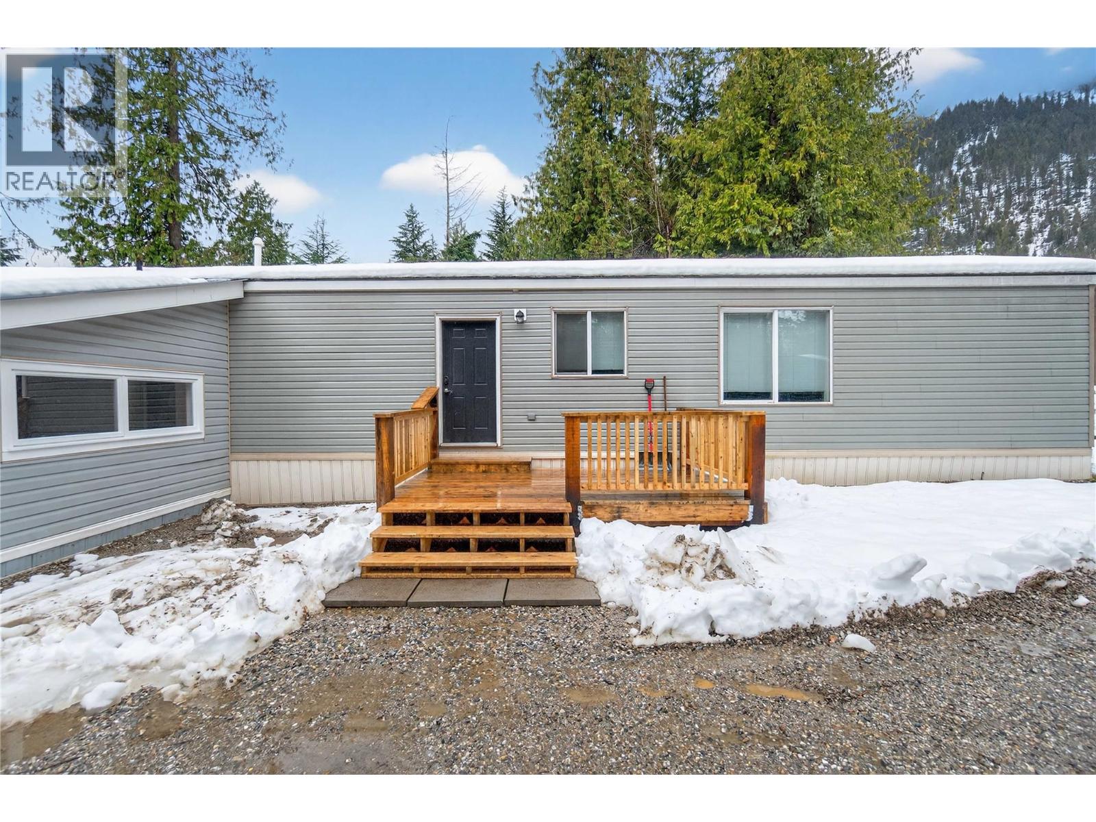 3277 Loschinski Road, Revelstoke