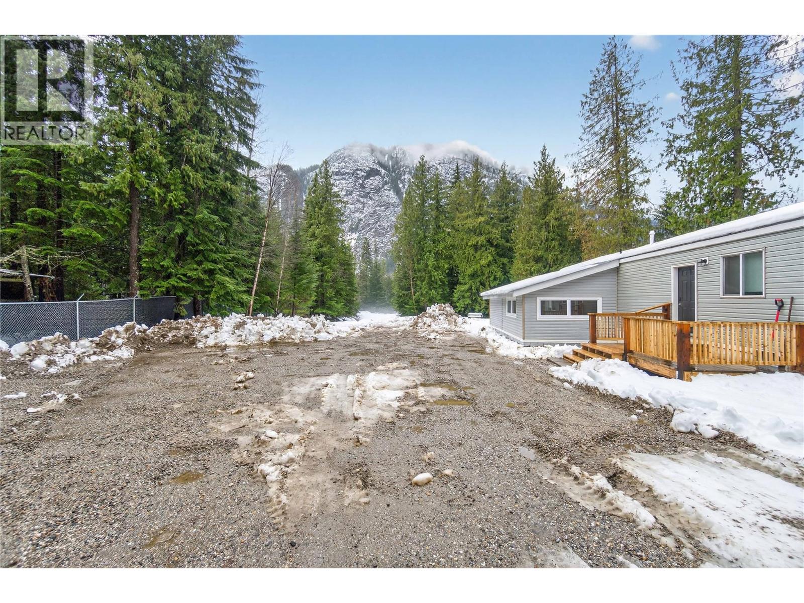 3277 Loschinski Road, Revelstoke