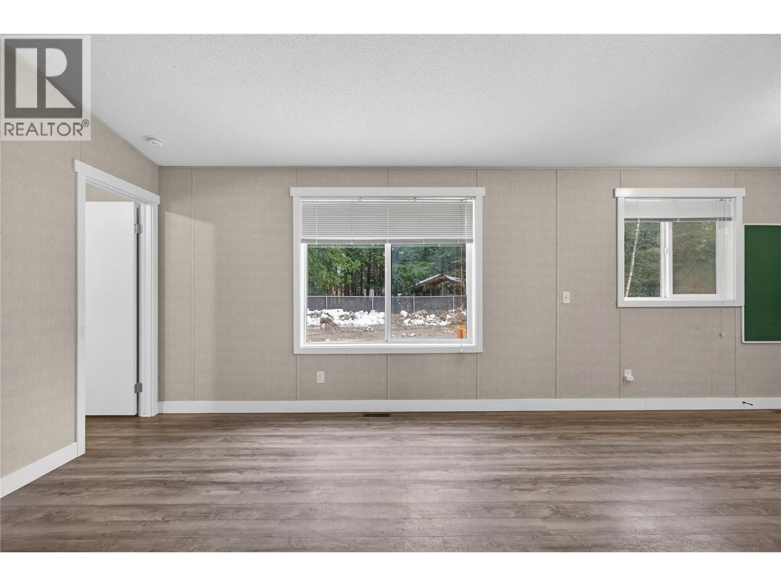 3277 Loschinski Road, Revelstoke