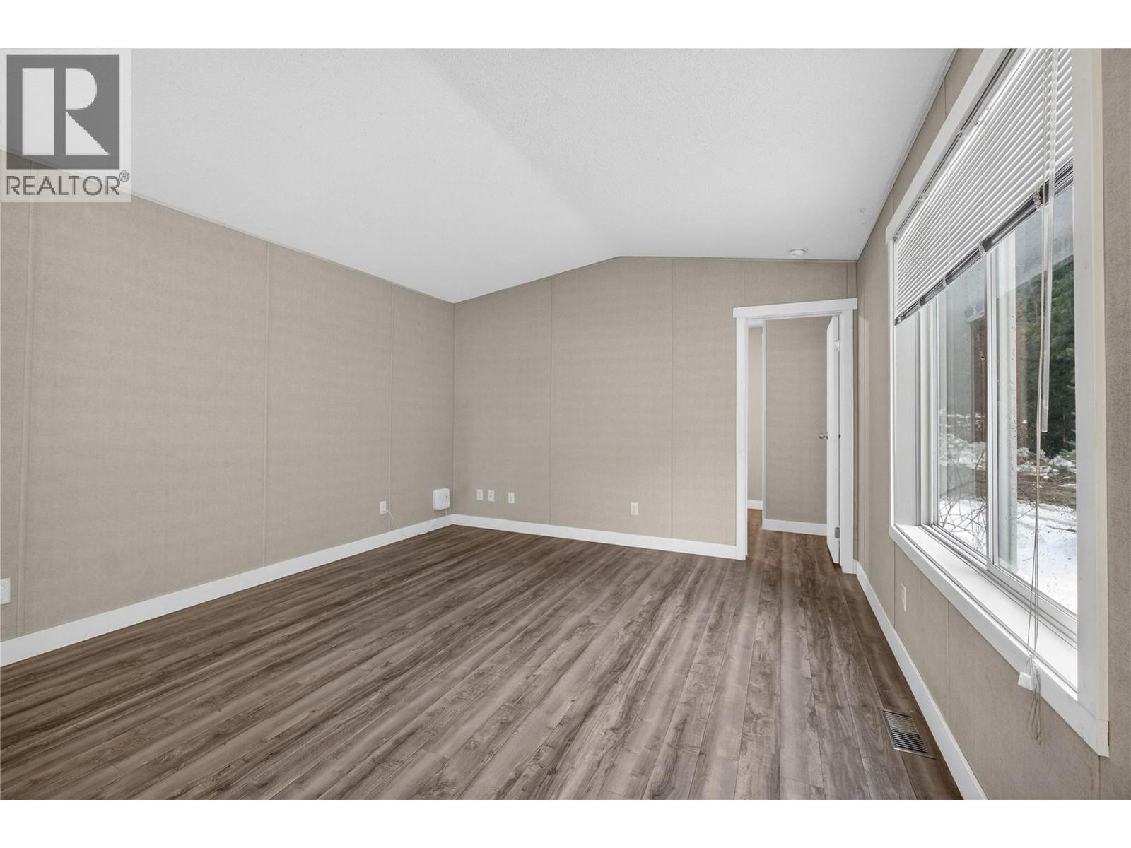 3277 Loschinski Road, Revelstoke