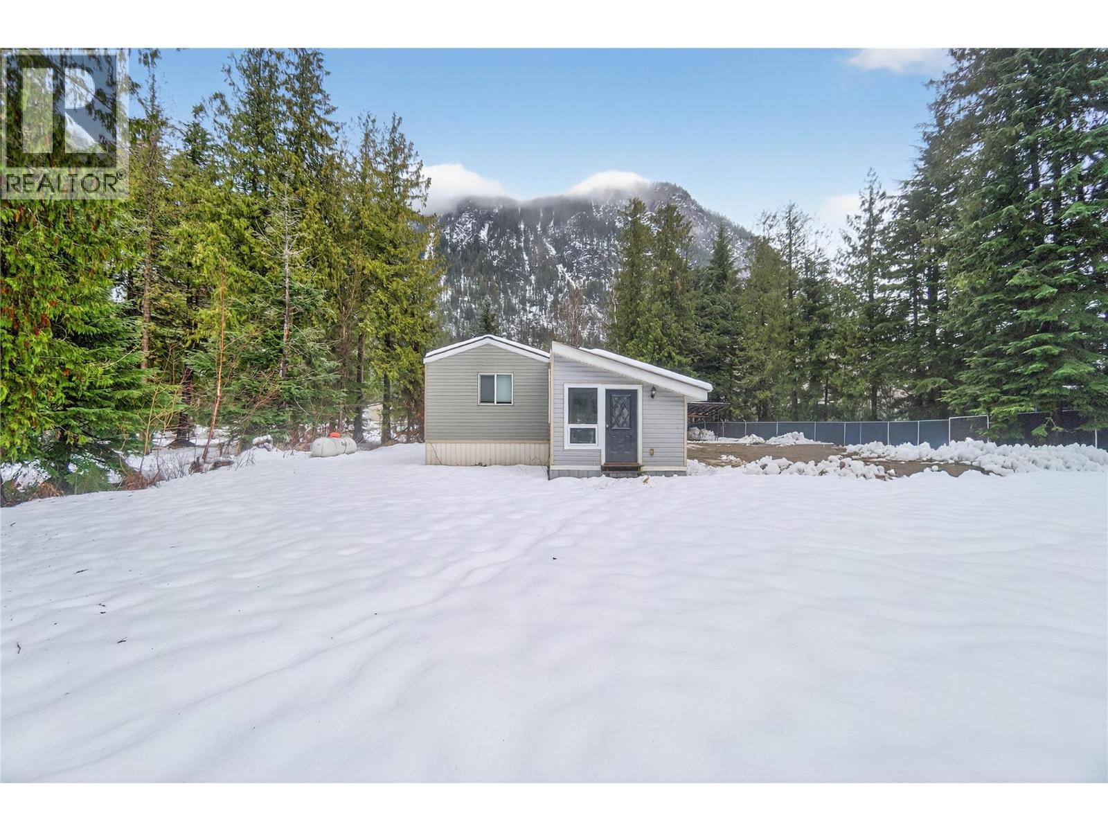 3277 Loschinski Road, Revelstoke