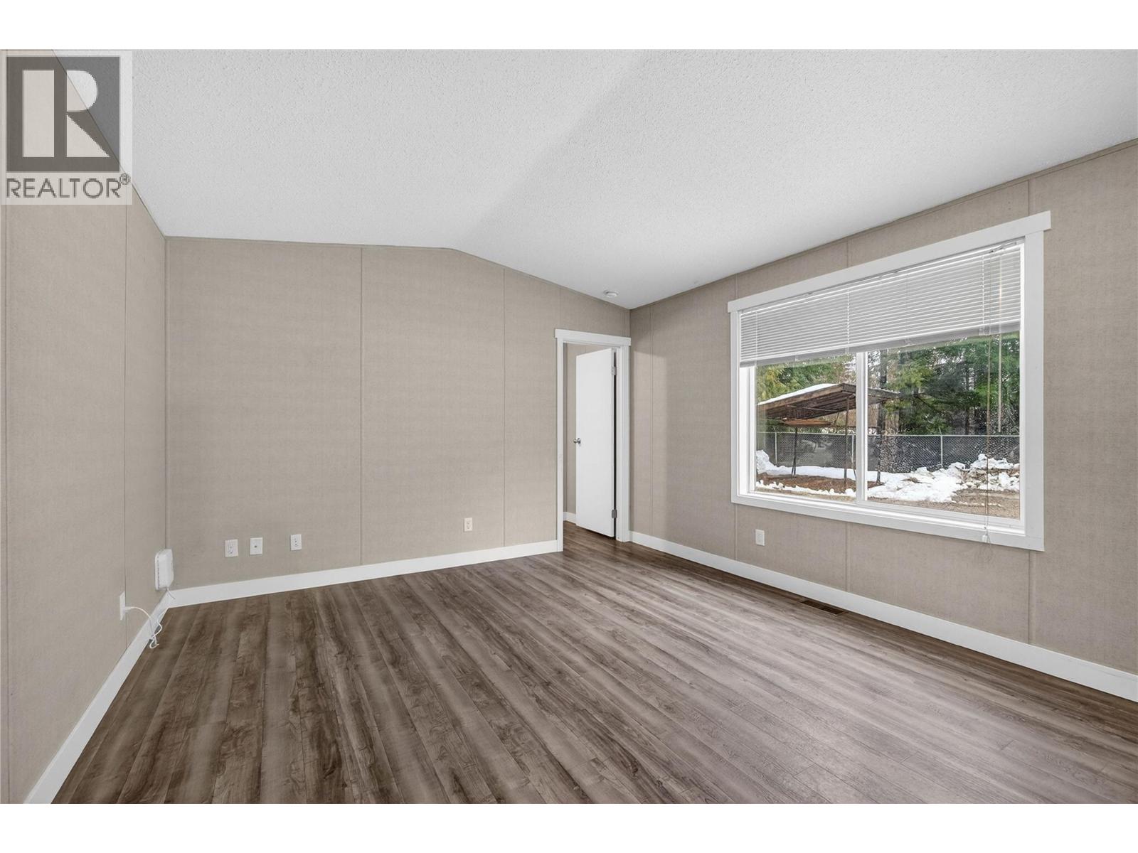 3277 Loschinski Road, Revelstoke