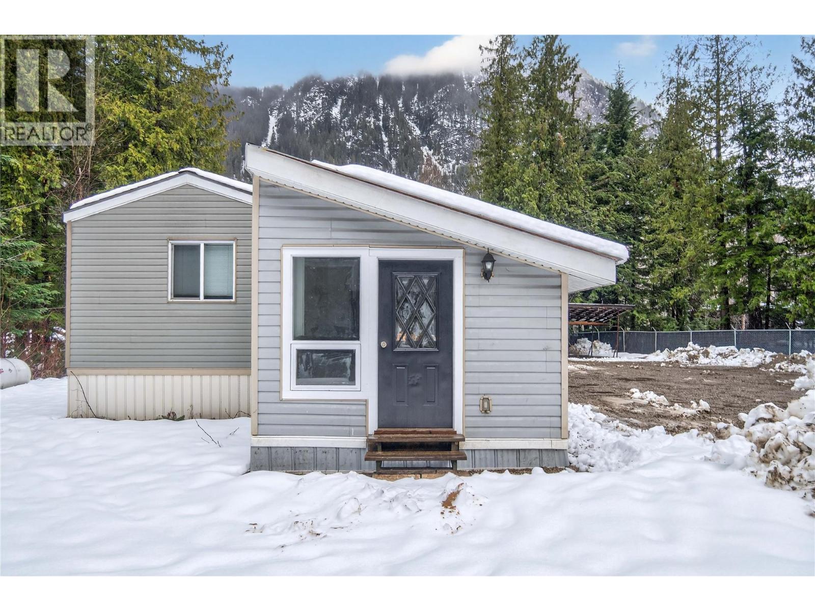 3277 Loschinski Road, Revelstoke