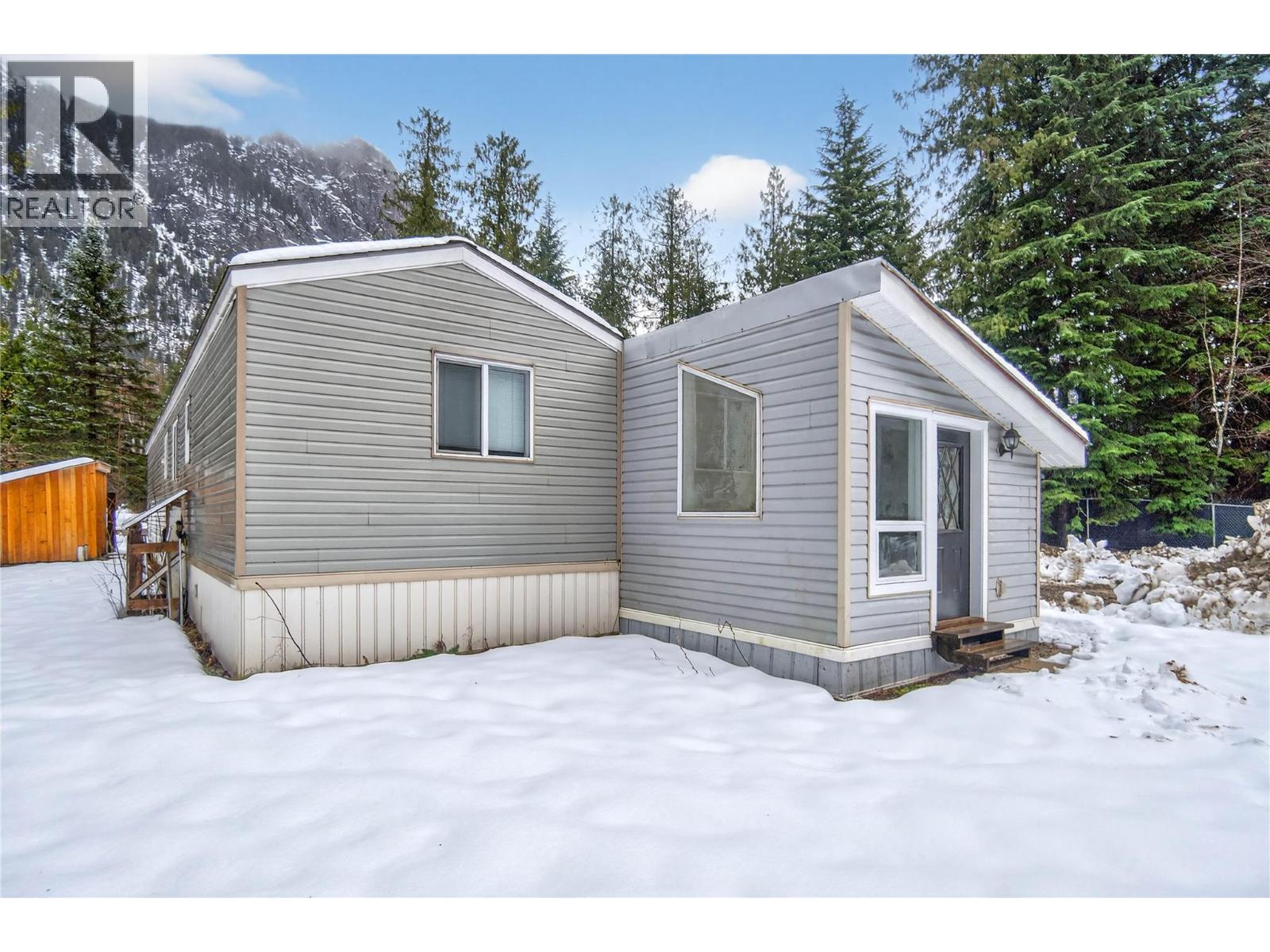 3277 Loschinski Road, Revelstoke