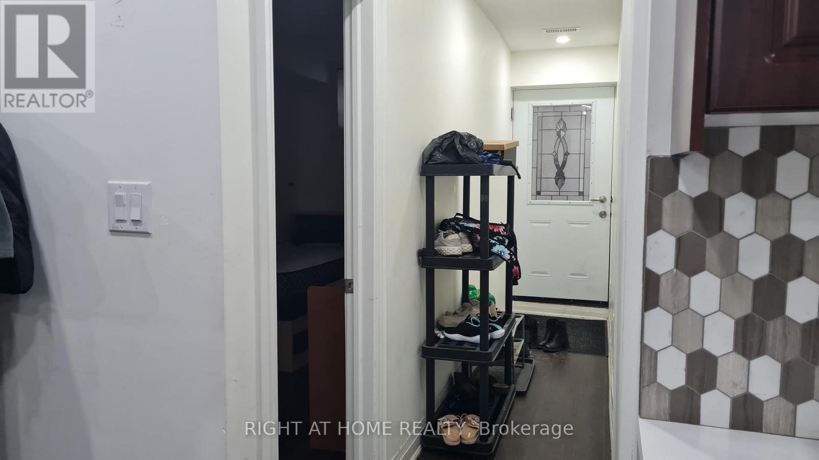 Single Family House for Sale in ROOM A   EMMOTT AVENUE Toronto (Oakridge) 