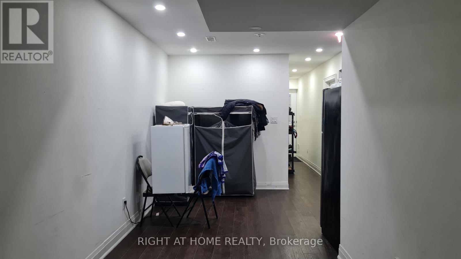 Single Family House for Sale in ROOM A   EMMOTT AVENUE Toronto (Oakridge) 