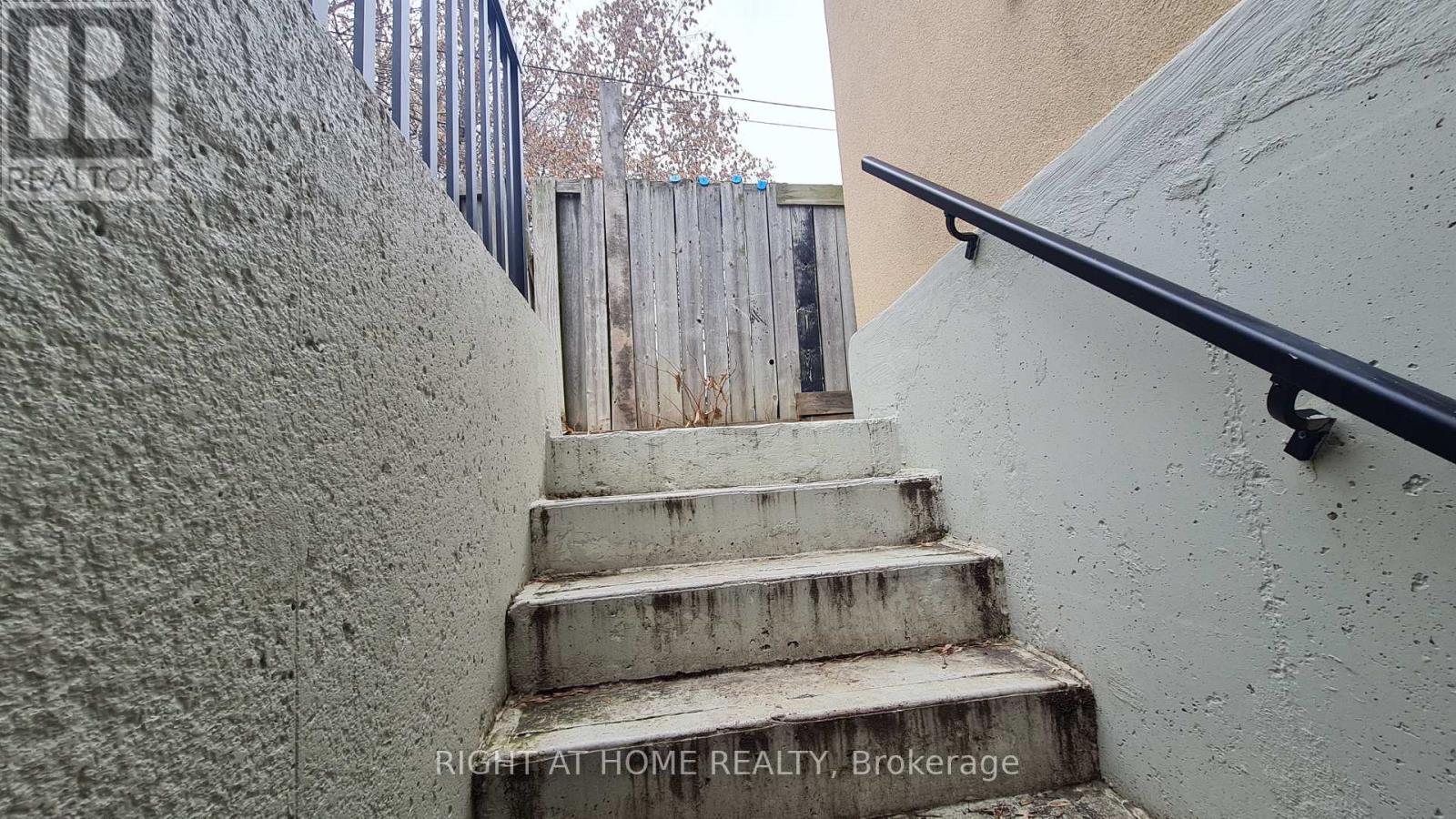 Single Family House for Sale in ROOM A   EMMOTT AVENUE Toronto (Oakridge) 