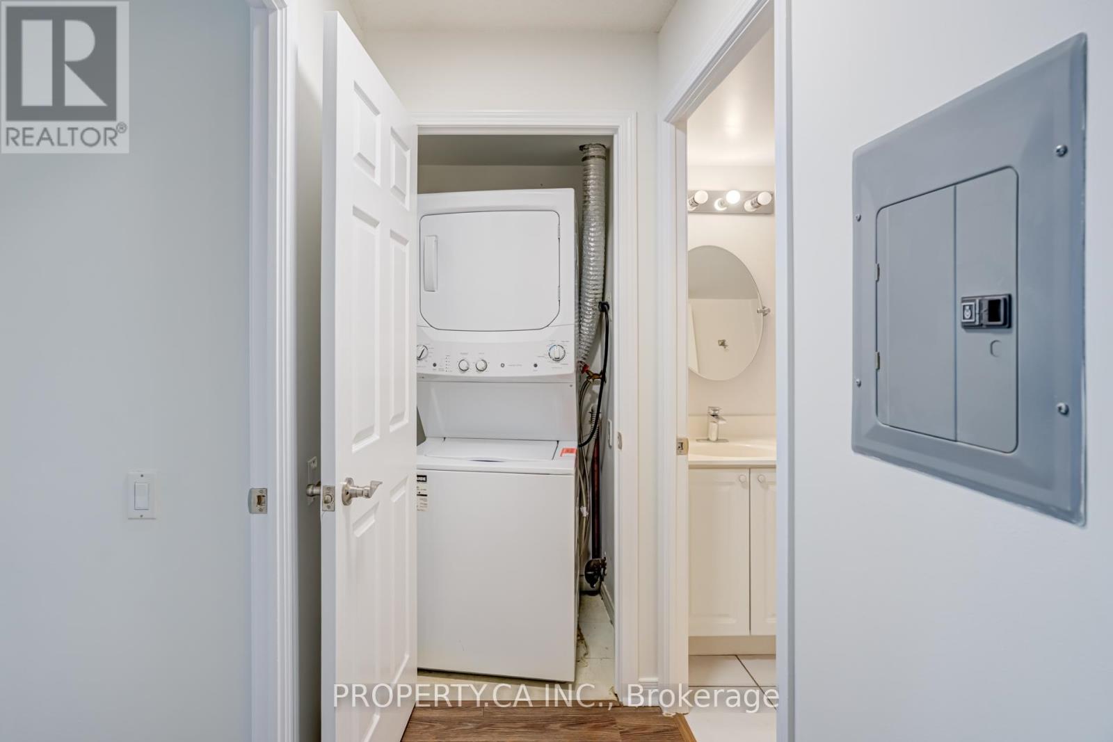 2309 - 8 HILLCREST AVENUE - Photo 2 of 15, Toronto (Willowdale East), Ontario