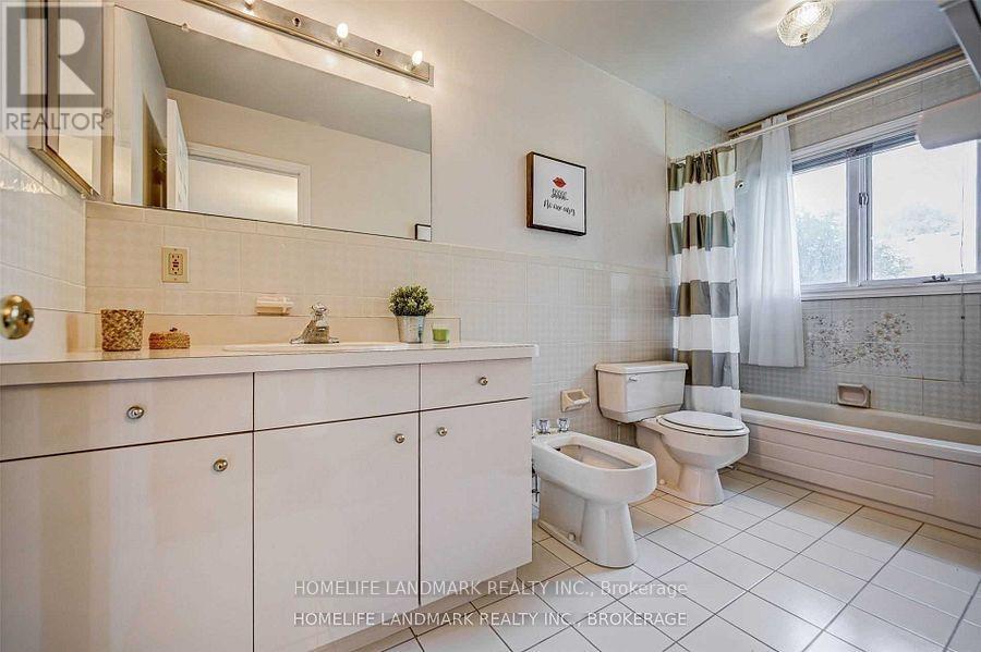 44 FRONTENAC AVENUE - 31