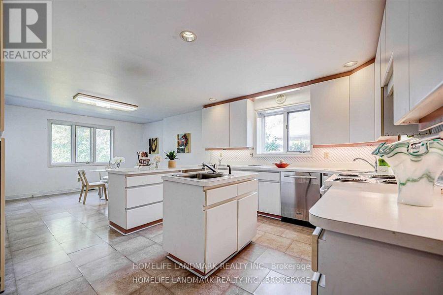 44 FRONTENAC AVENUE - 9