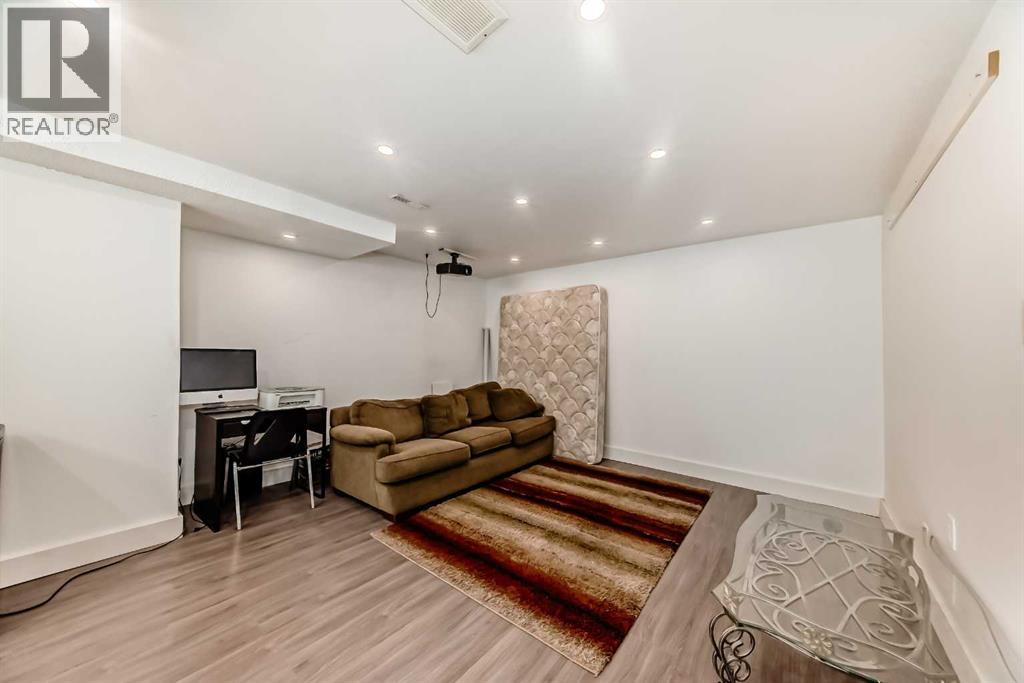 Single Family House for Sale in  Pinemill Mews NE Pineridge Calgary 