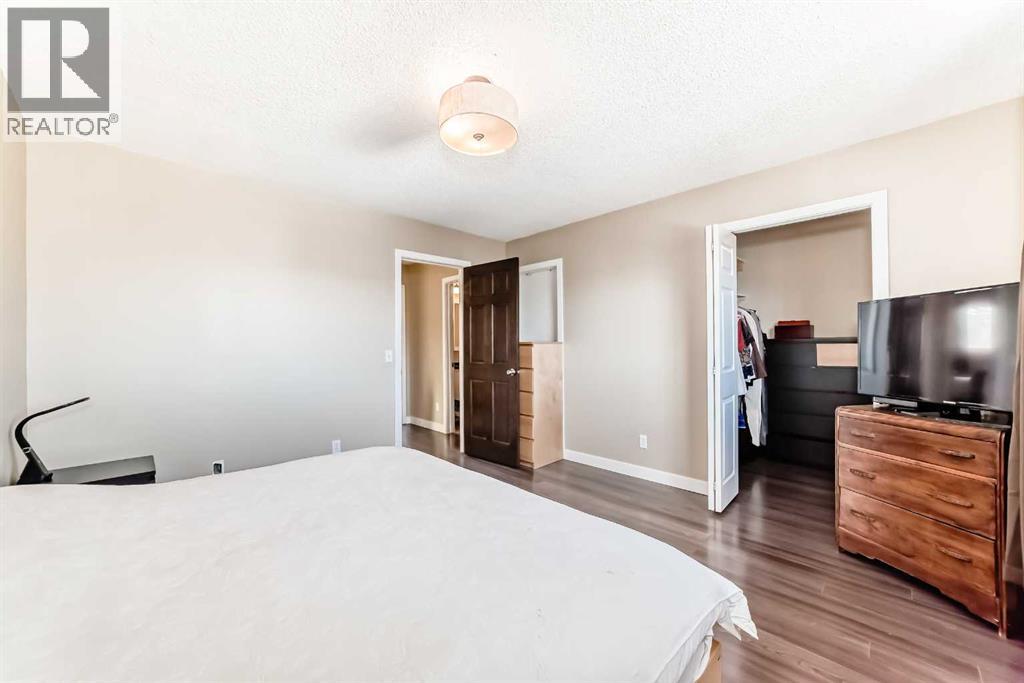 Single Family House for Sale in  Pinemill Mews NE Pineridge Calgary 