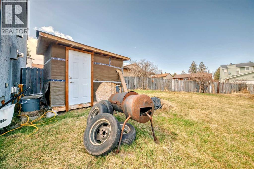 Single Family House for Sale in  Pinemill Mews NE Pineridge Calgary 